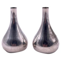 Diseño de Jens Quistgaard para Dansk Pareja de candelabros lágrima