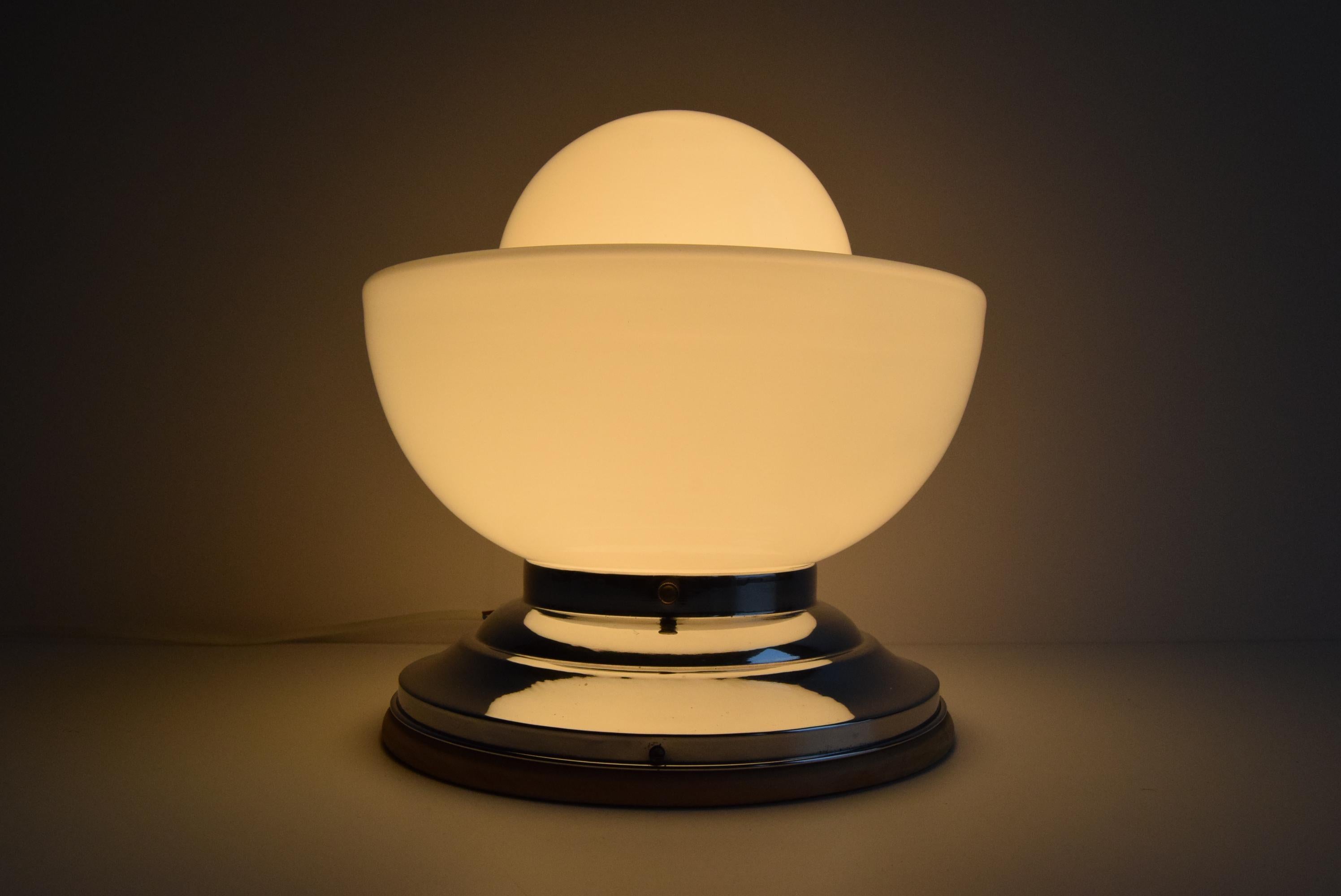 Lámpara de techo de diseño en estilo art déco, años 30. en Bueno estado para la venta en Praha, CZ
