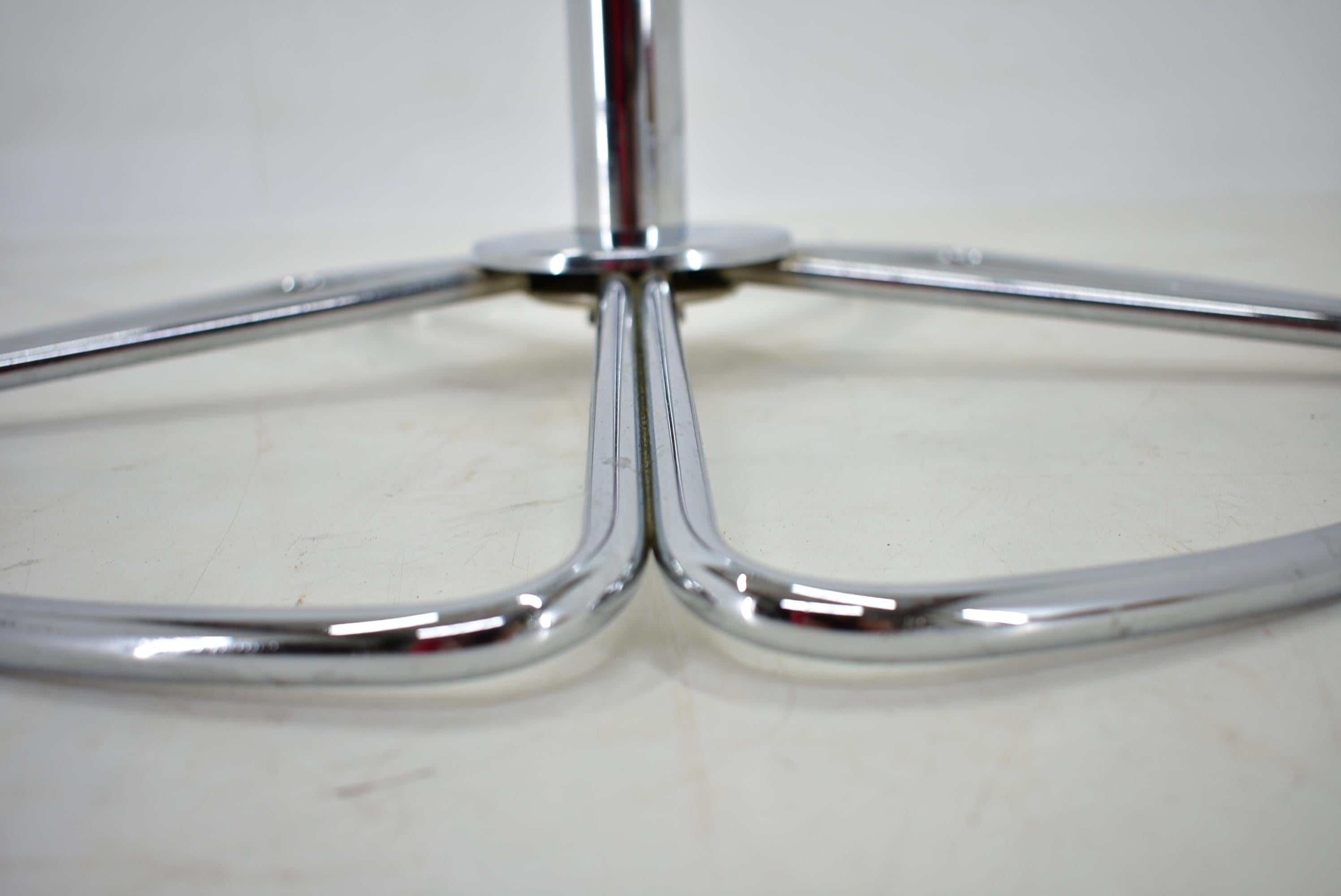 Design Chrome Coffee/Side Table, Finland, 1970s For Sale 1