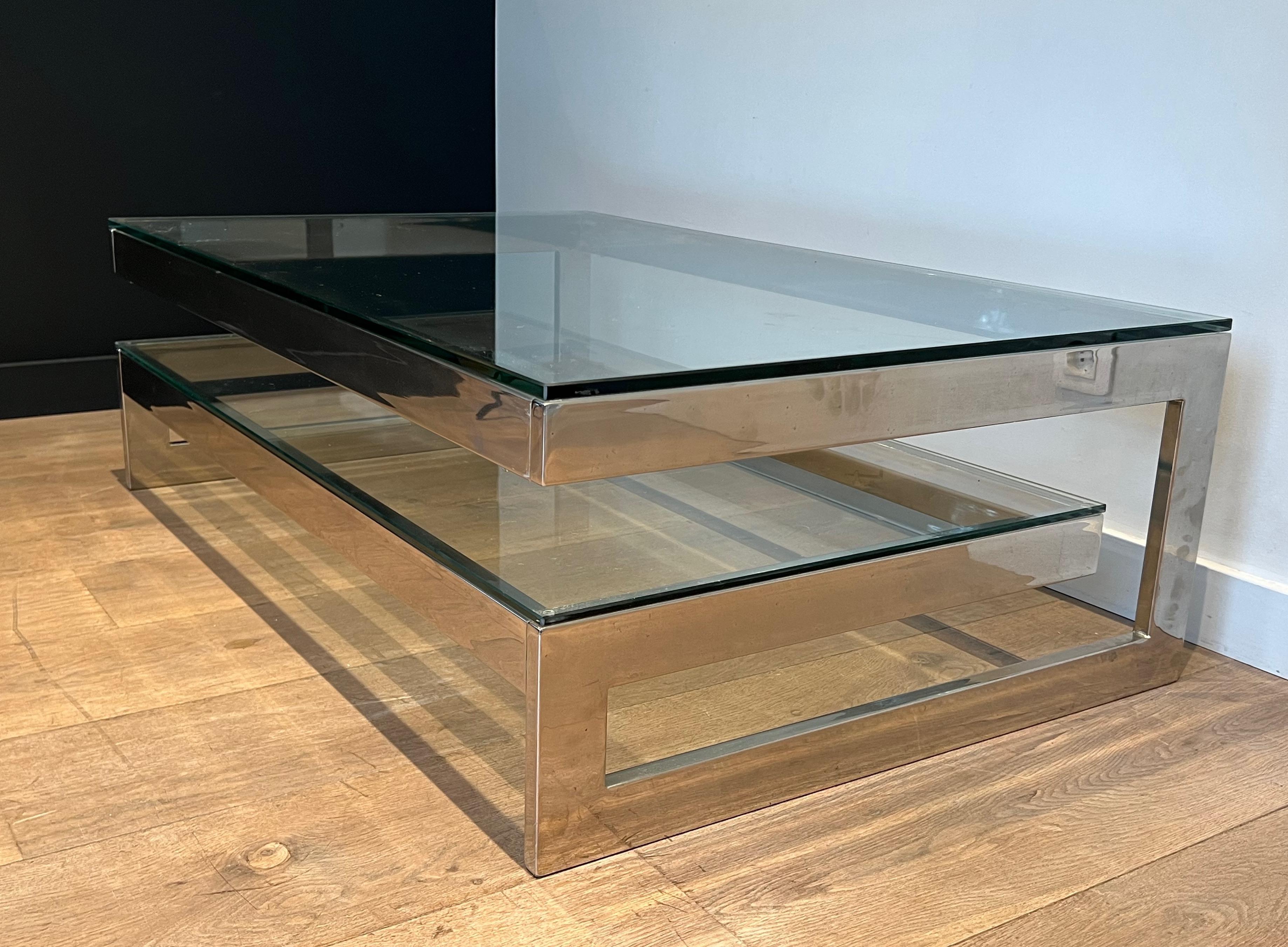 Design Chrome Coffee Table with 2 Glass Shelves In Good Condition For Sale In Marcq-en-Barœul, Hauts-de-France