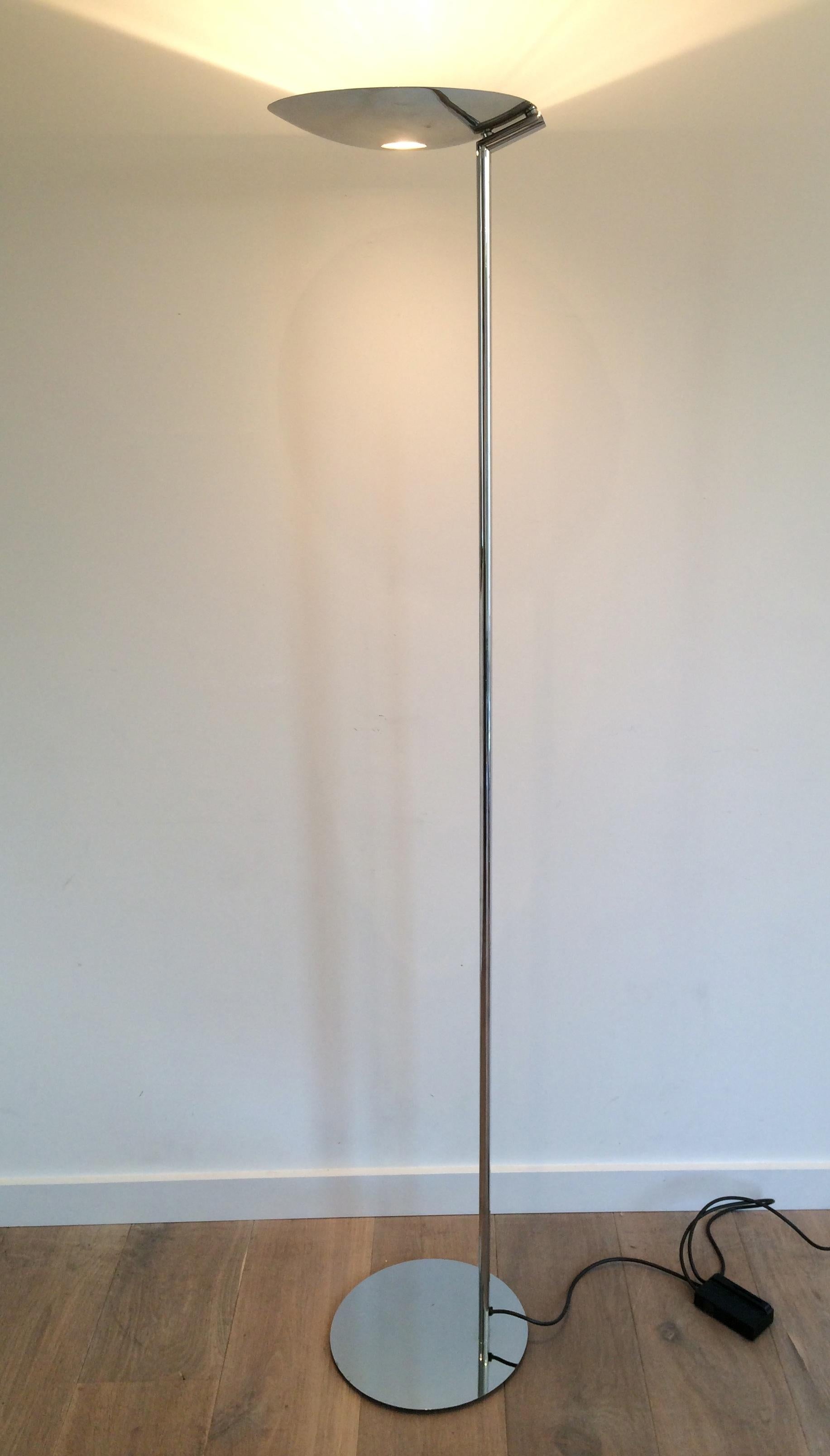 This design floor lamp is made of chrome. This is a very nice model, very simple. This is a French work, circa 1970-1980.