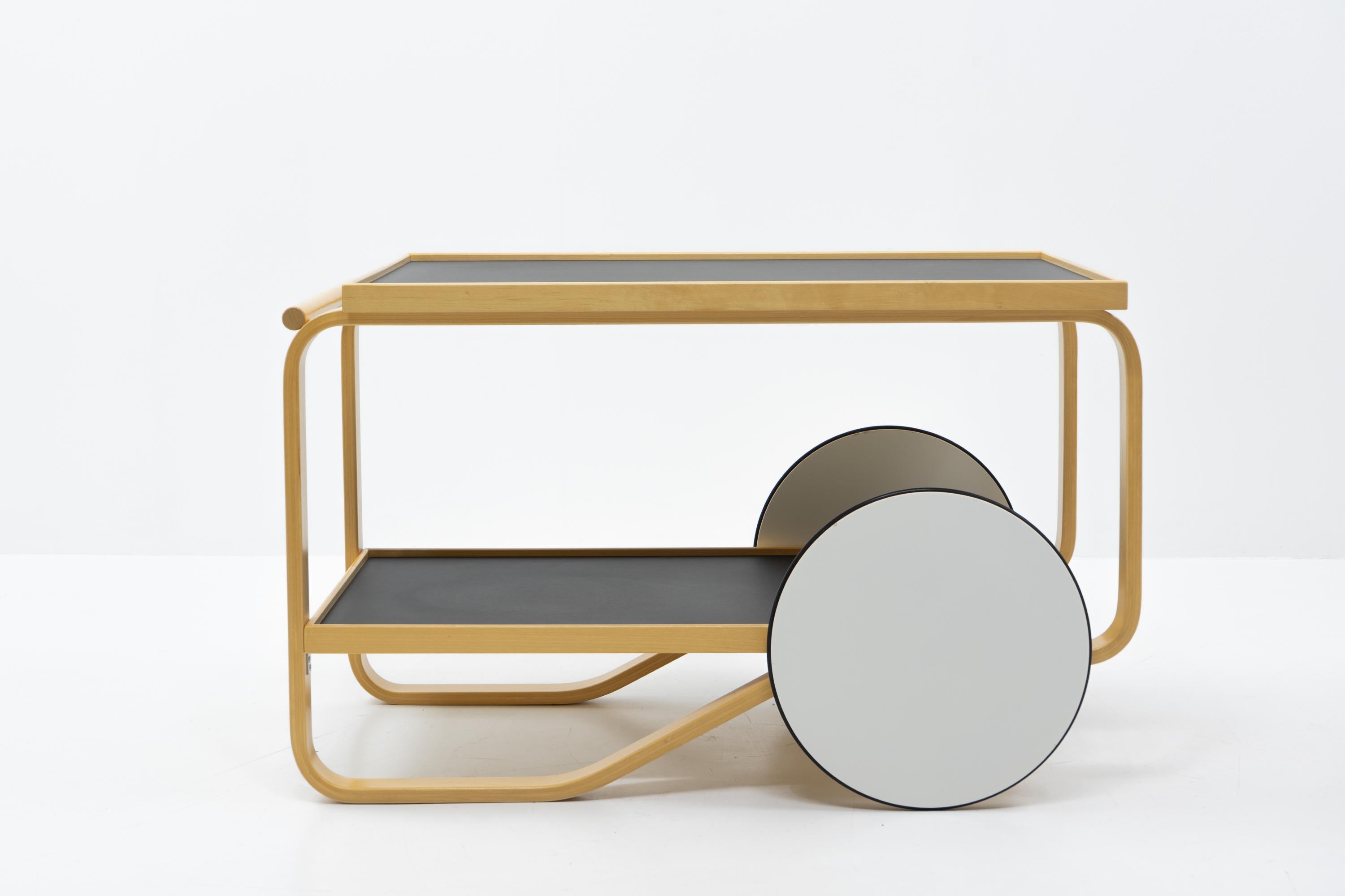 Design-Klassiker: Alvar Aalto Servierwagen 901, Artek Finnland (Moderne der Mitte des Jahrhunderts) im Angebot