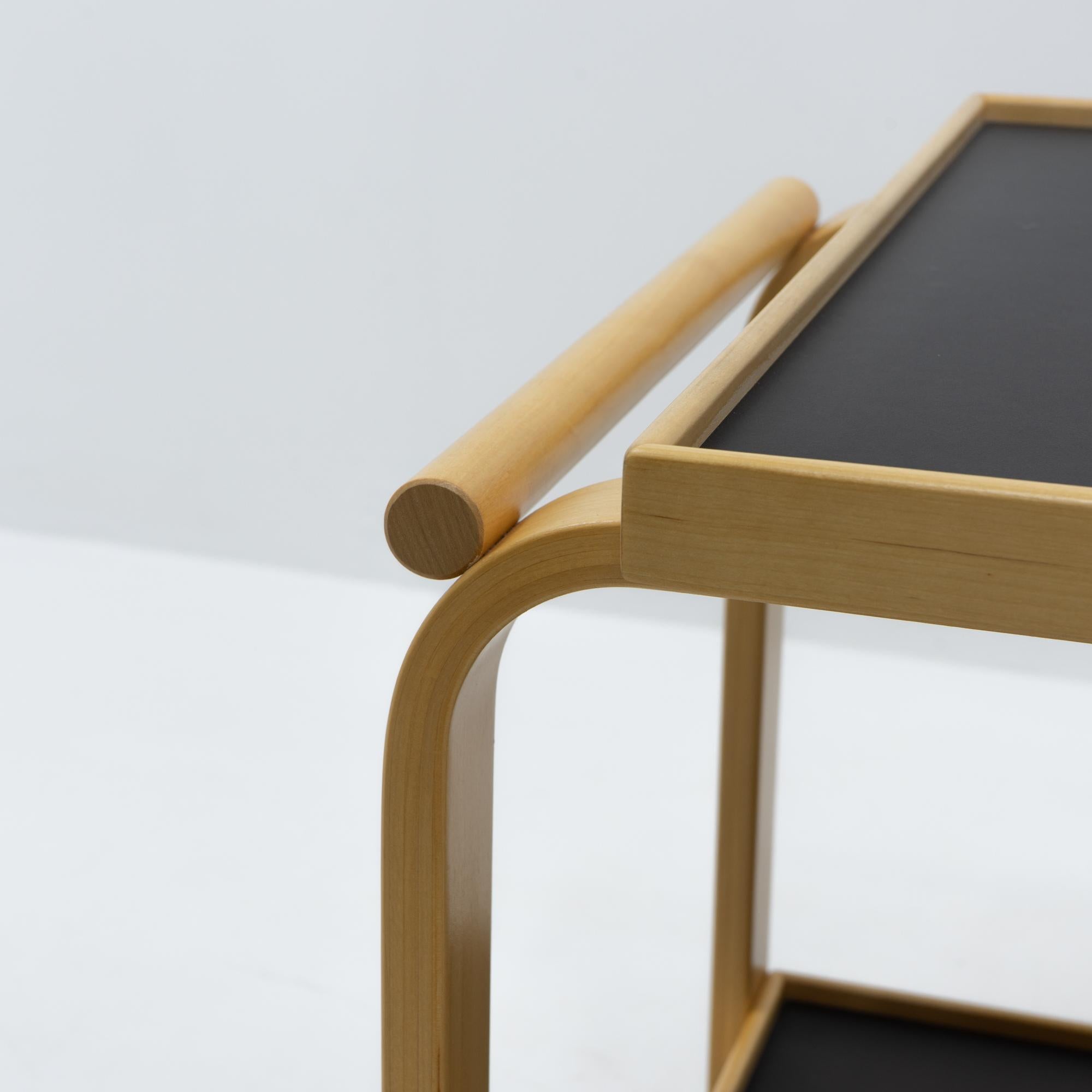 Design-Klassiker: Alvar Aalto Servierwagen 901, Artek Finnland (21. Jahrhundert und zeitgenössisch) im Angebot