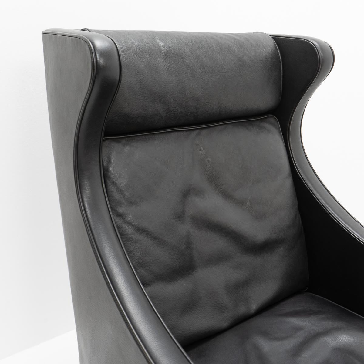 Design Classic Black Leather Wingchair and Footstool by Borge Mogensen, 1960s In Good Condition For Sale In Renens, CH
