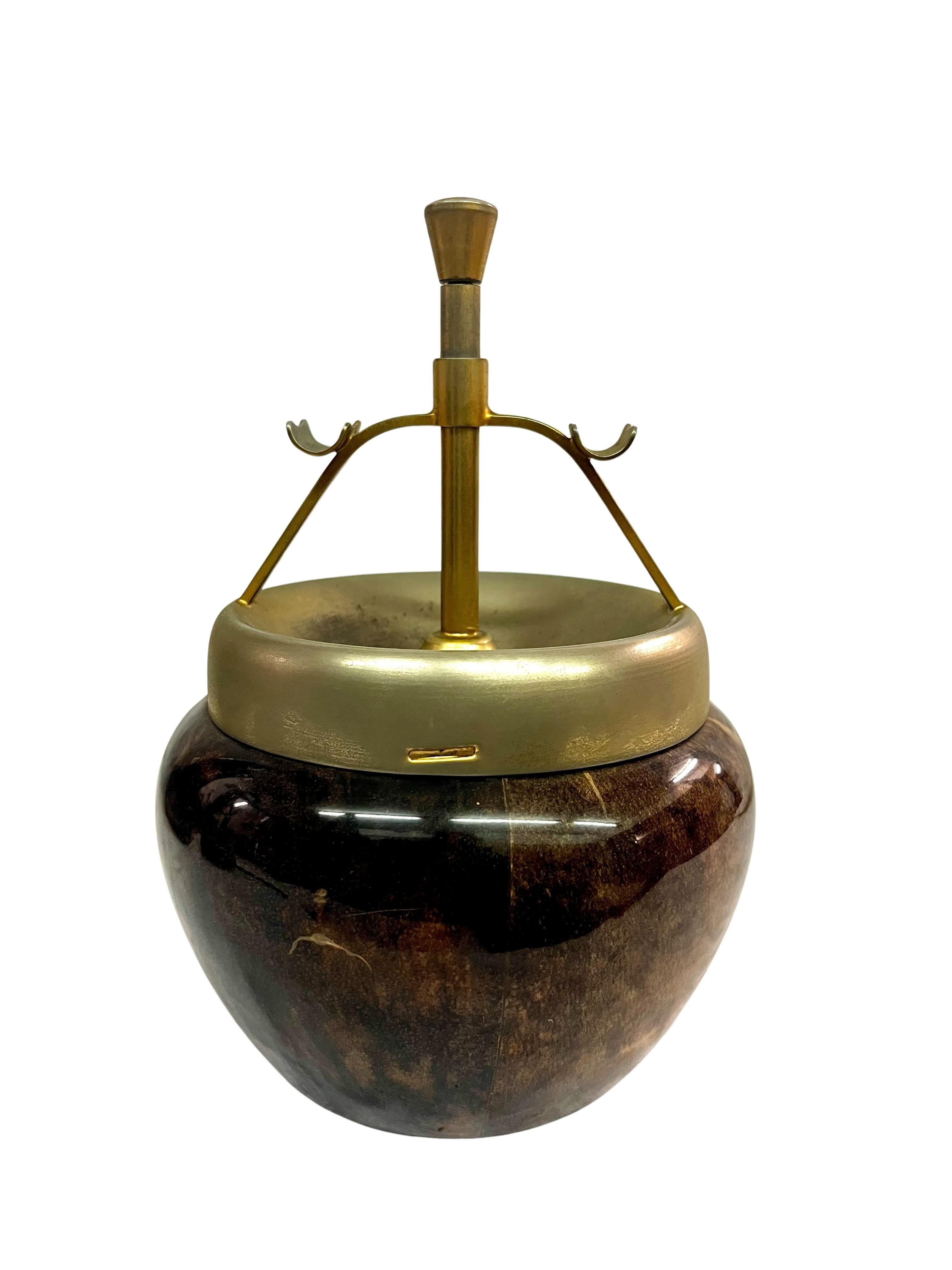 Metà XX secolo Design/One classico di Aldo Tura, posacenere, ottone, pelle di capra, metà secolo, Italia anni '60 in vendita