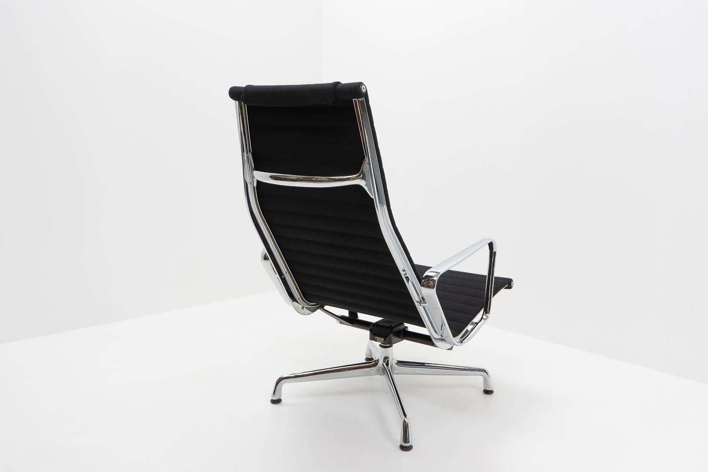 German Design Classic: Eames Alu Group EA124 Lounge Chair, Vitra, 1980s For Sale
