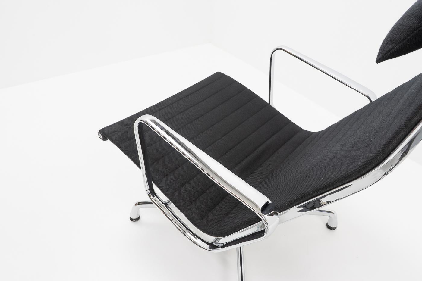 Aluminum Design Classic: Eames Alu Group EA124 Lounge Chair, Vitra, 1980s For Sale