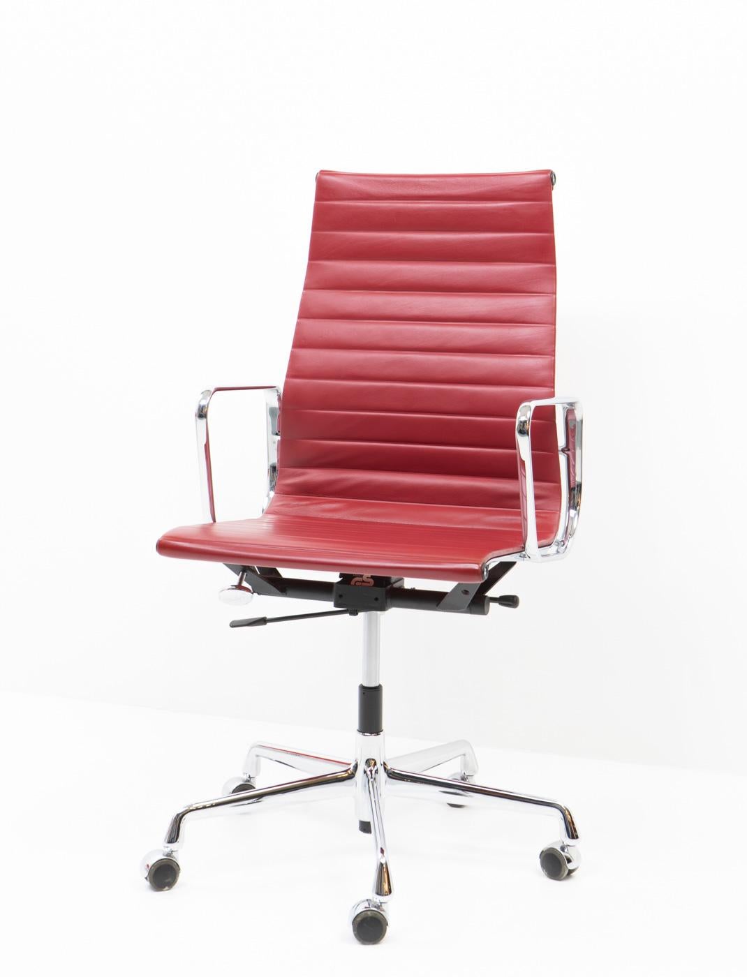 Mid-Century moderno Sedia da ufficio Design Classic Eames Alu Group EA119 di Vitra, anni 2000 in vendita