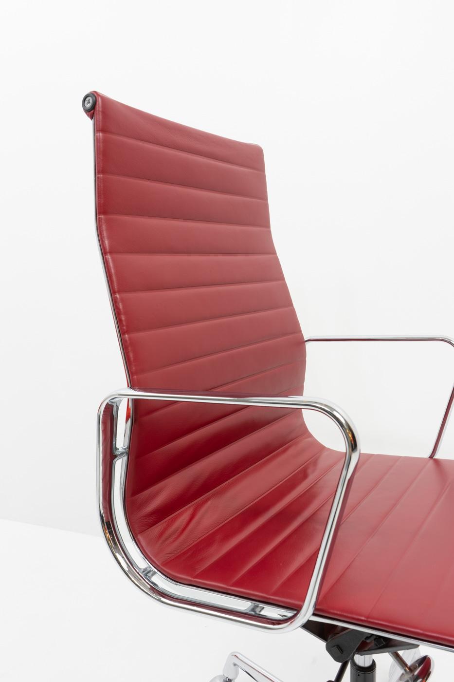 Sedia da ufficio Design Classic Eames Alu Group EA119 di Vitra, anni 2000 In condizioni buone in vendita a Renens, CH