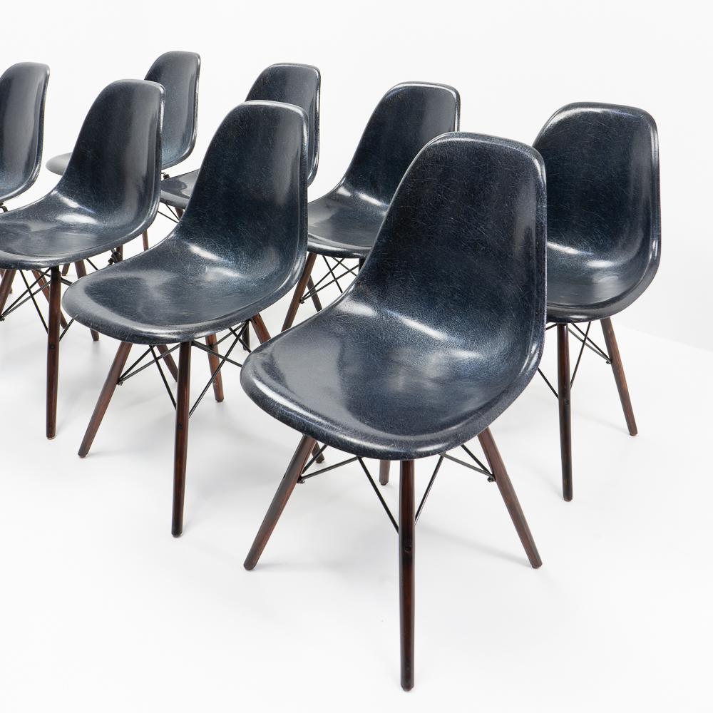 Design Classic Eames DSW Fiberglass Chairs, Set of Eight, 1970s In Good Condition In Renens, CH