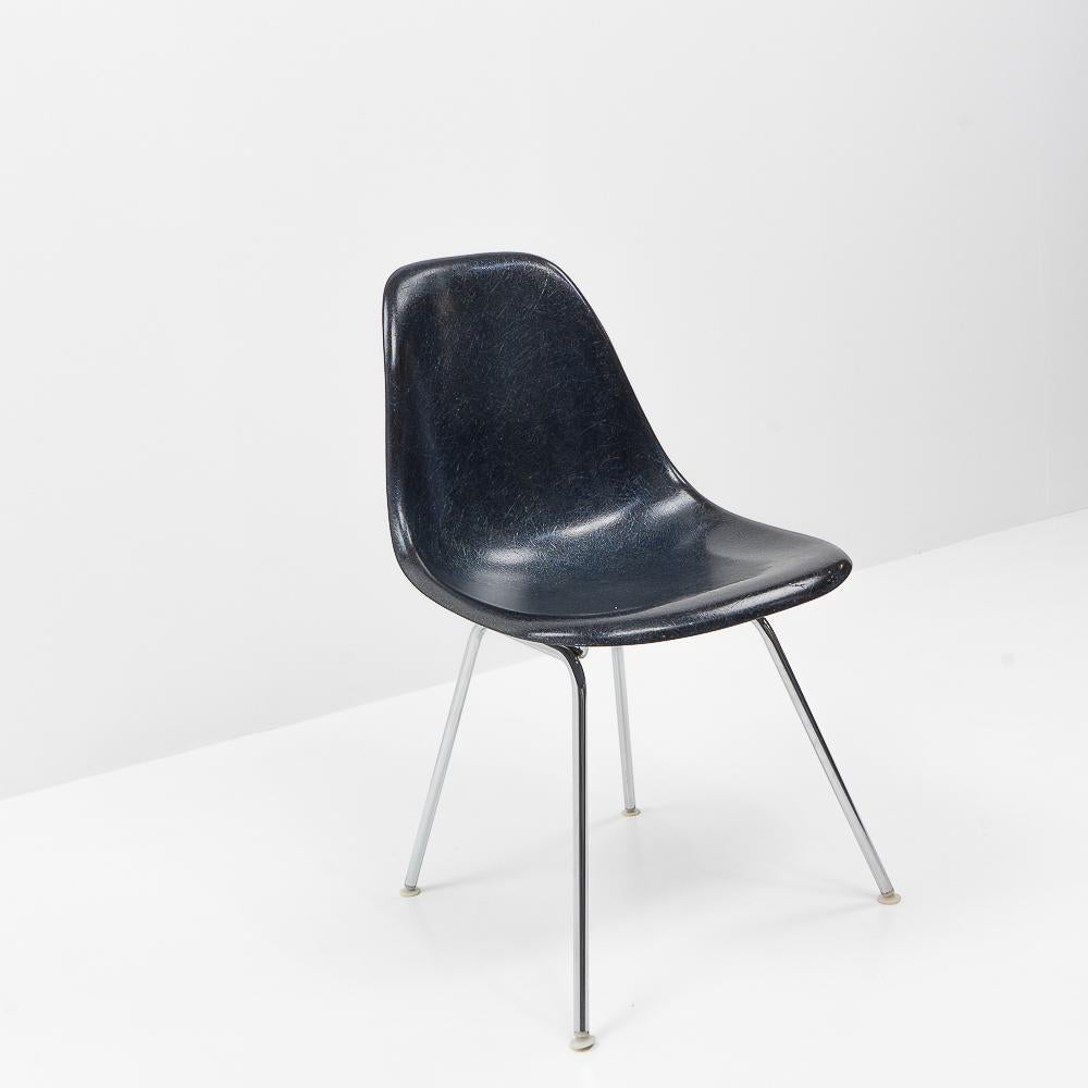 Mid-Century Modern Design Classic Eames DSX Fiberglass Chair, 1970s For Sale