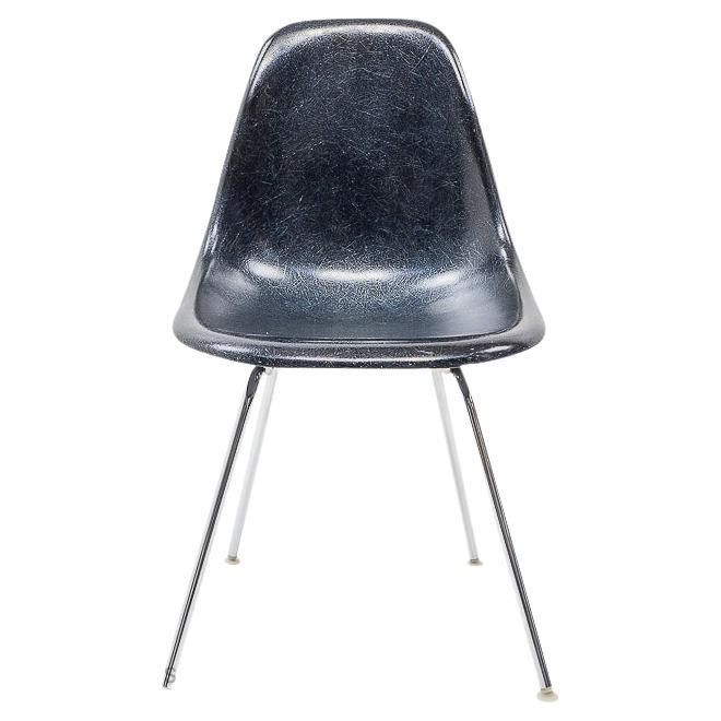 Chaise classique Eames DSX en fibre de verre au design classique, 1970 en vente