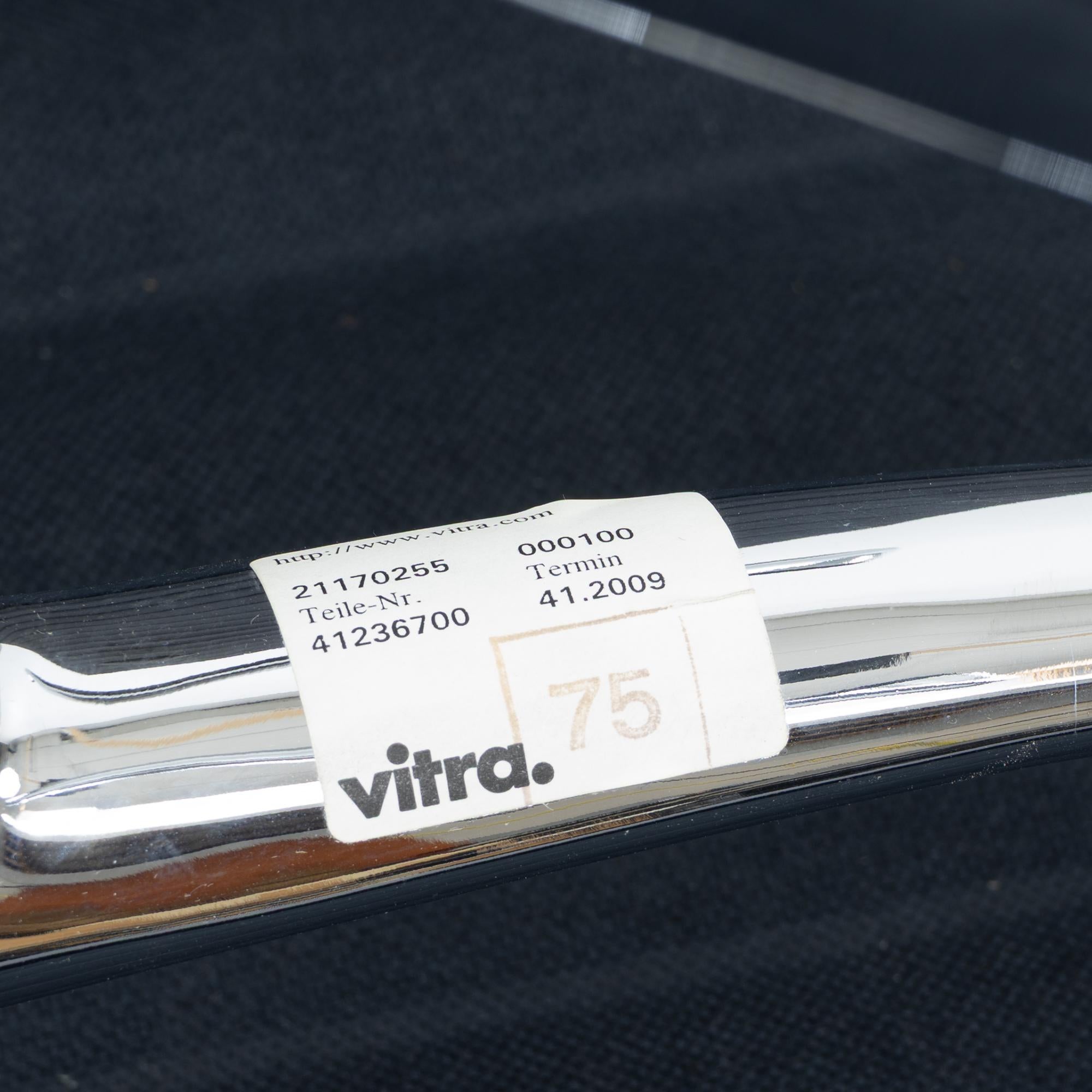 Design Classic Eames Vitra EA 124, EA 125 Alu Group Lounge Set, 2000s im Angebot 5