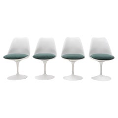 Design Classic: Knoll Saarinen Tulip Side Chairs, Set of Four, 1970s