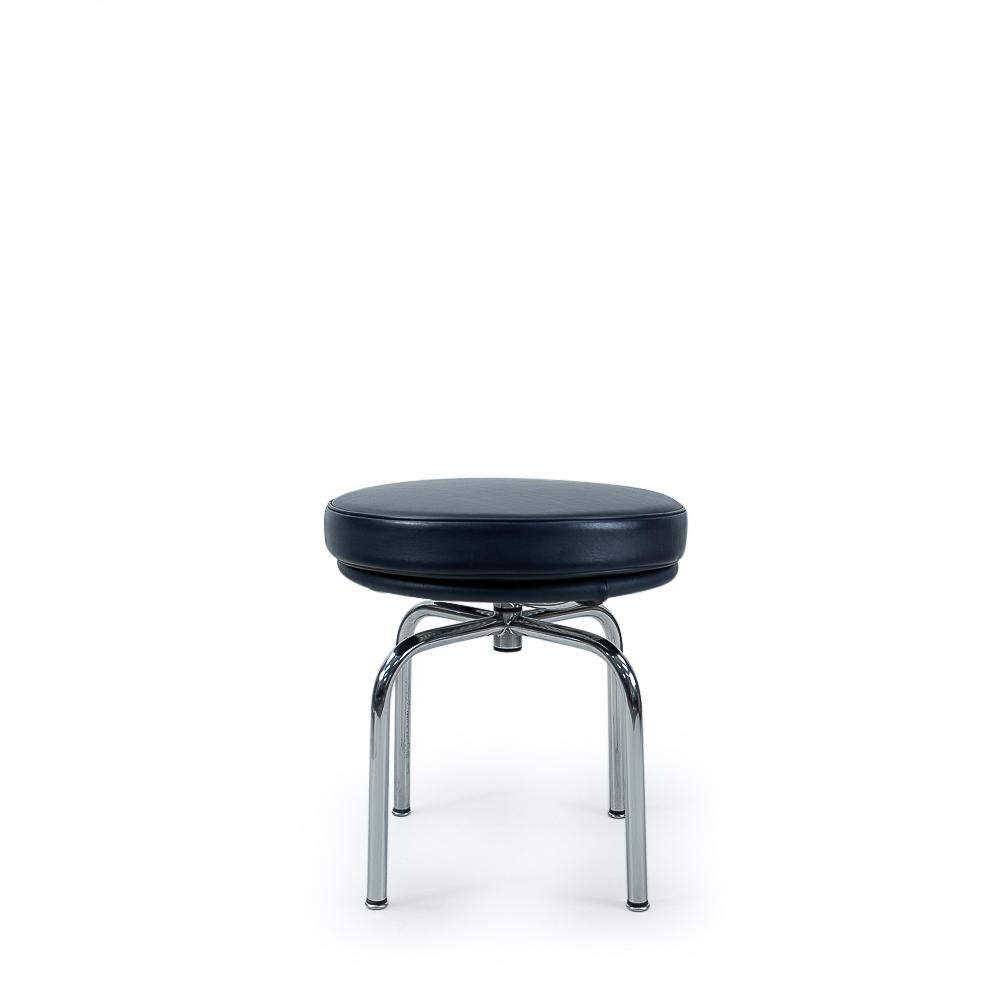 Design Classic LC8 Hocker von Charlotte Perriand für Cassina, 2000er Jahre (Moderne) im Angebot