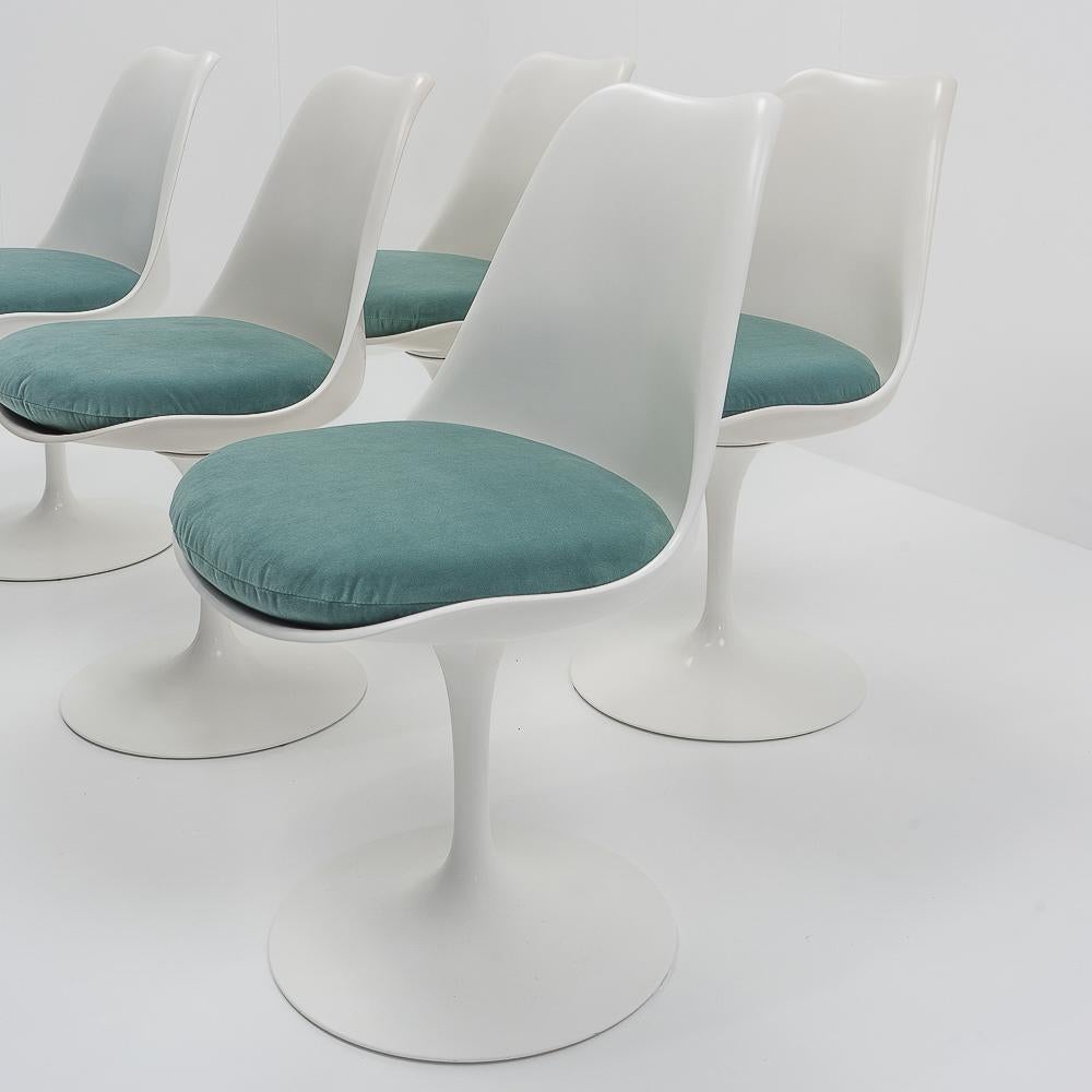 Set of five “Pedestal” side chairs designed by Eero Saarinen for Knoll; they have been produced in Switzerland during the 1970 and come with re-upholstered mint-green velour cushions.

Please note that all chairs have matching numbers on the