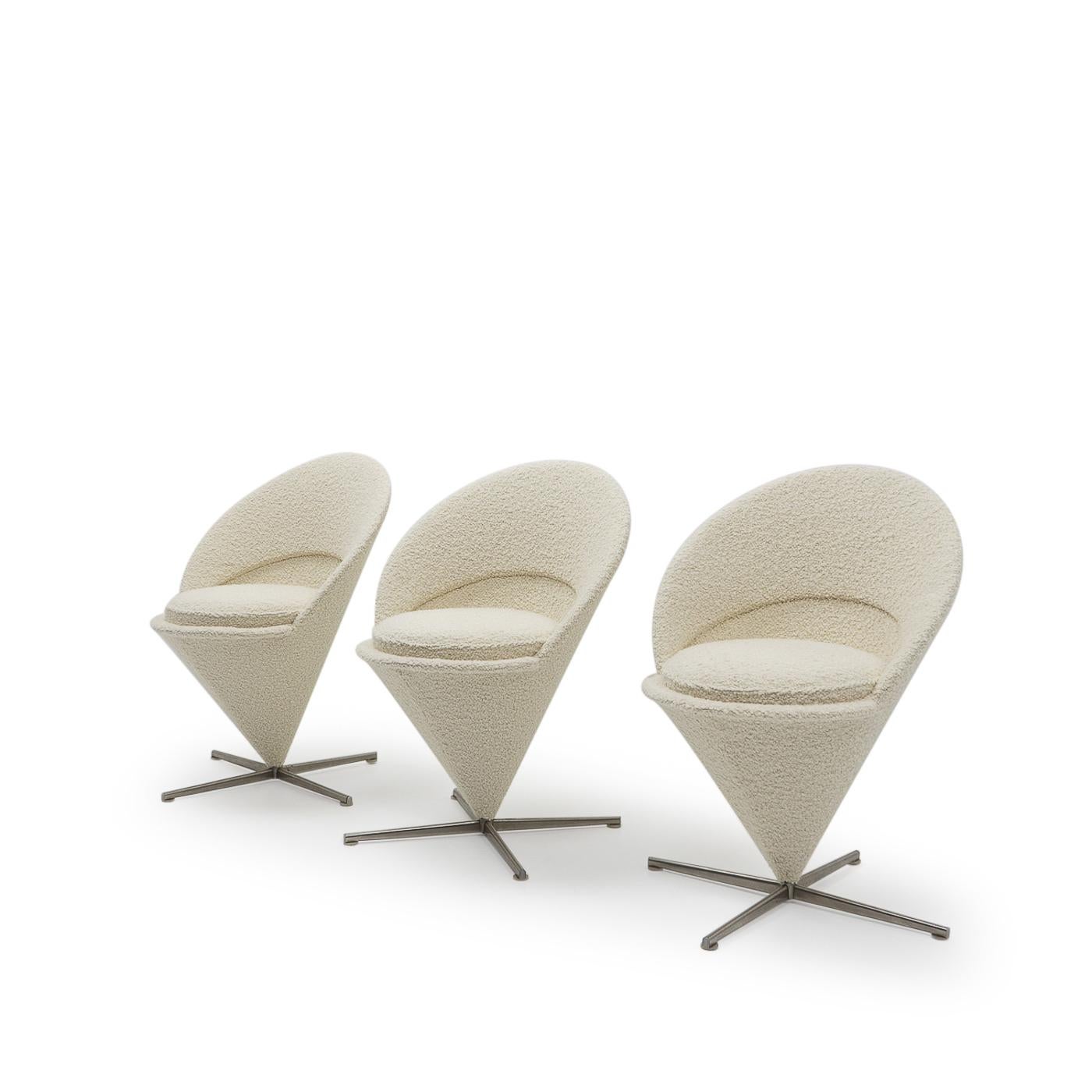 Ursprünglich von Verner Panton in den späten 1950er Jahren für den Einsatz in einem Restaurant entworfen, wurde der Cone Chair bald zu einem seiner bekanntesten Entwürfe;


Ob es die Schlichtheit der geometrischen Form, der geringe Platzbedarf oder