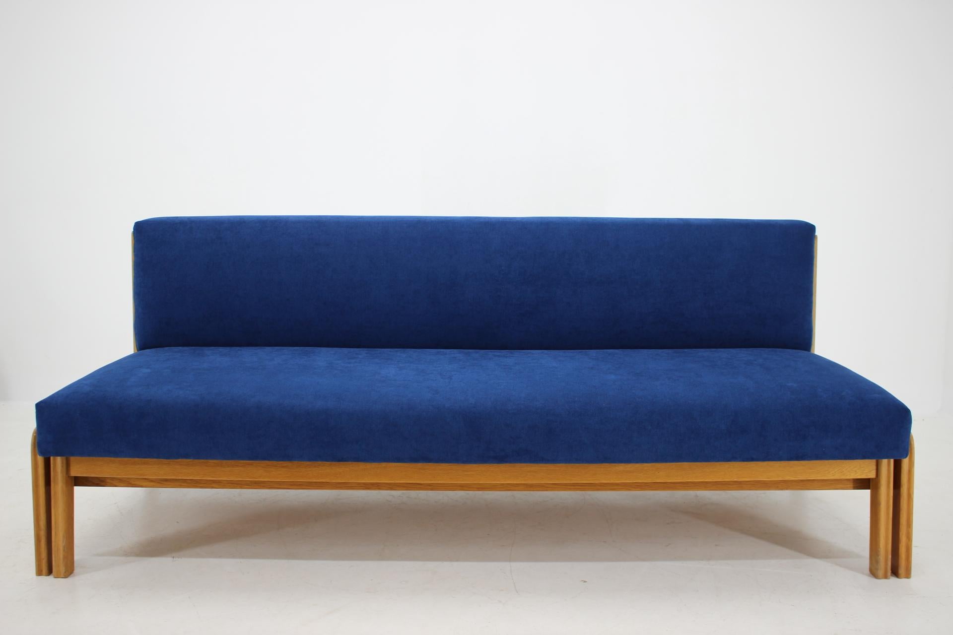 Design Convertible 3-Seat Sofa, Czechoslovakia 2