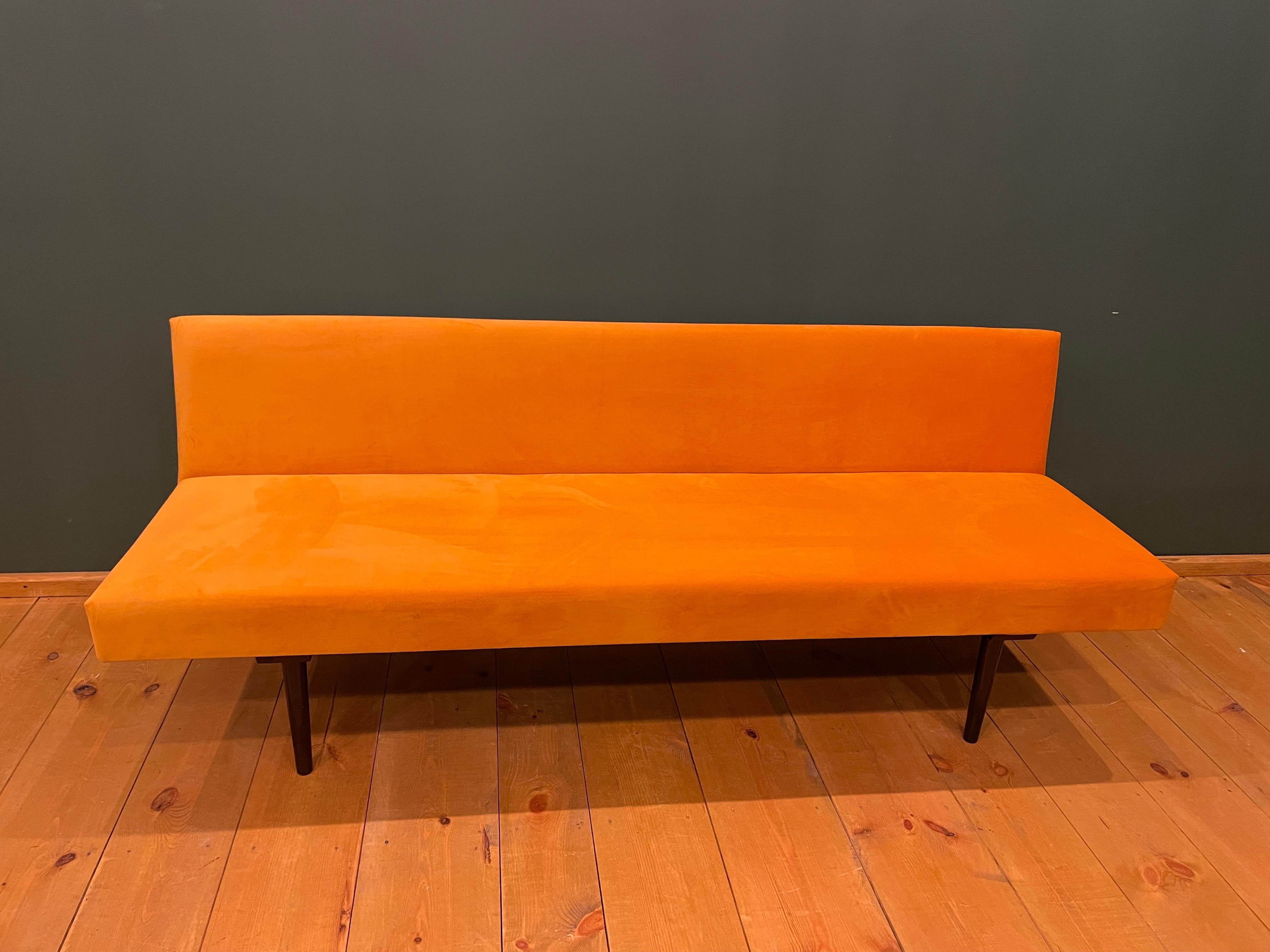 Design couch J.Halabal from 1960
We present designer sofa by J.Halabala, It was made in the Czech Republic in the Up Zavud factory
It has been given a complex manual renovation, the whole upholstery has been replaced with a new one. Wooden parts are