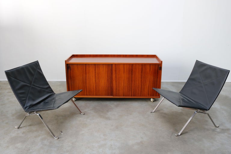 Vintage design credenza or sideboard in rosewood with leather grips designed by Florence Knoll for De Coene Belgium in the 1960s. Wonderful clean Minimalist modernist design in rosewood, the piece is covered in rosewood on all sides and can be used