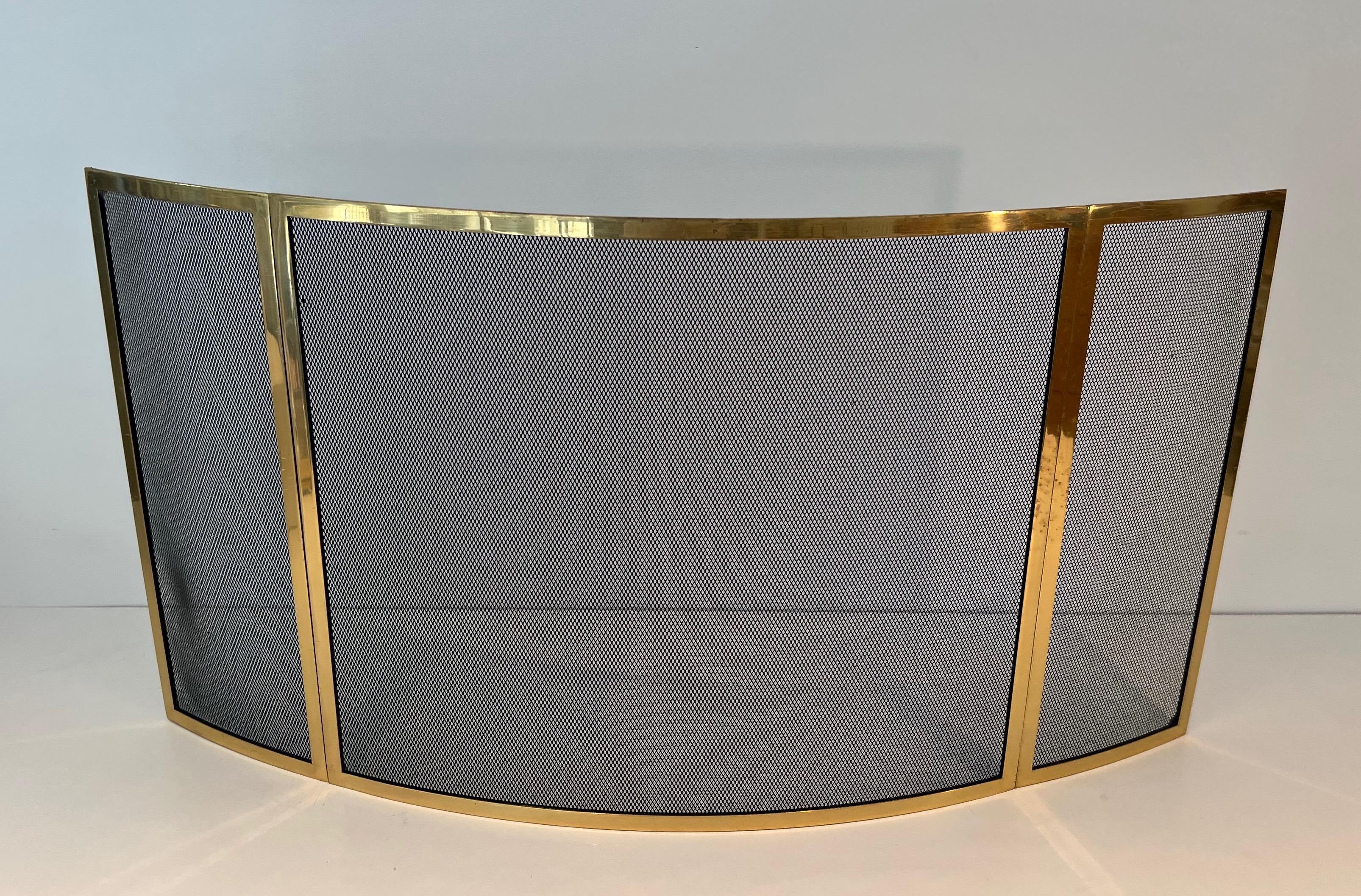 Design Curved Brass Fireplace Screen. French Work. Circa 1970 For Sale 6