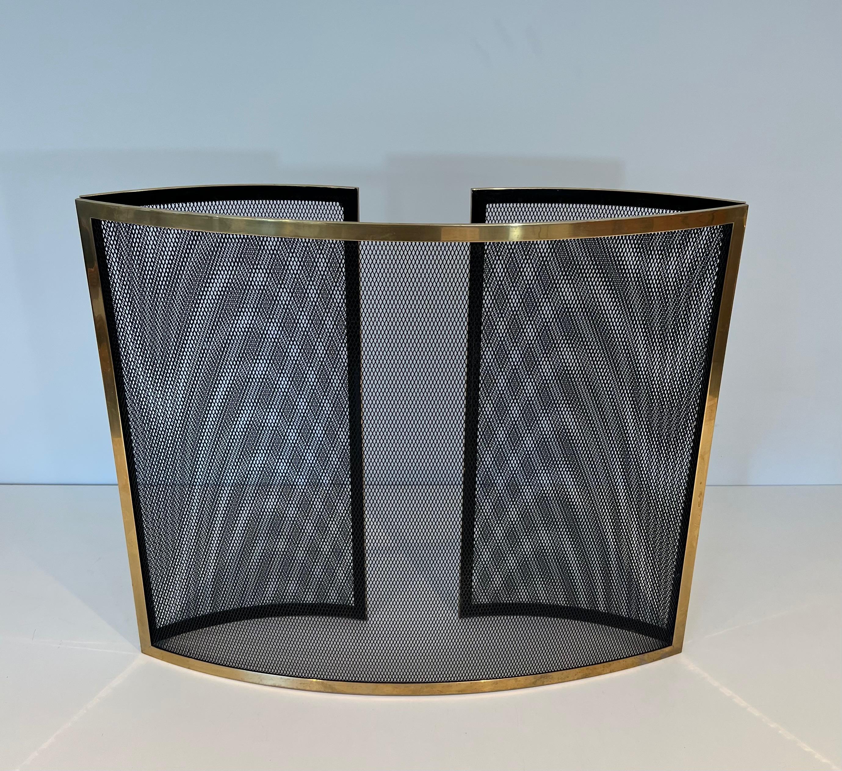 Design Curved Brass Fireplace Screen. French Work. Circa 1970 For Sale 9