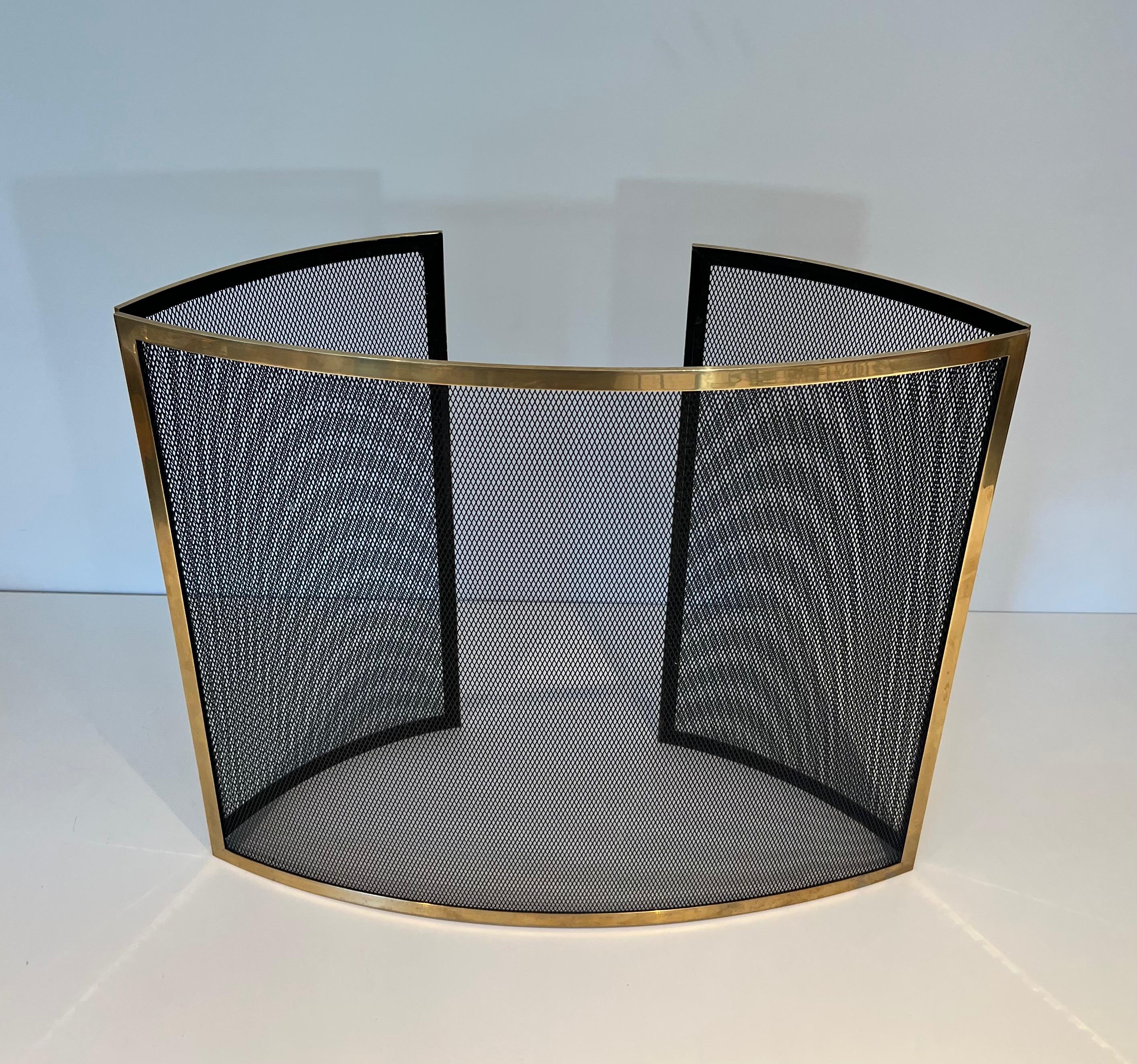 Design Curved Brass Fireplace Screen. French Work. Circa 1970 For Sale 10