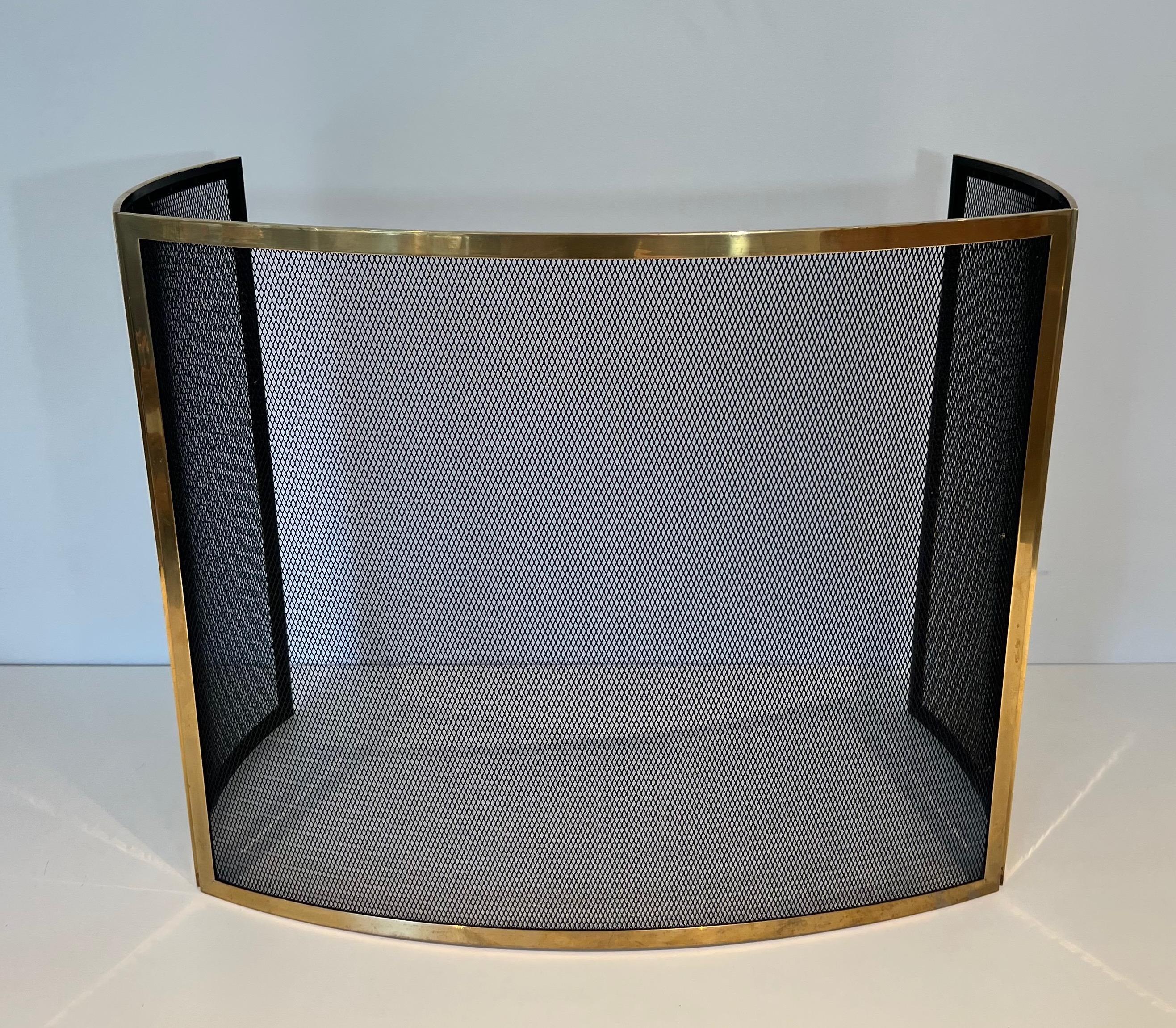 20th Century Design Curved Brass Fireplace Screen. French Work. Circa 1970 For Sale