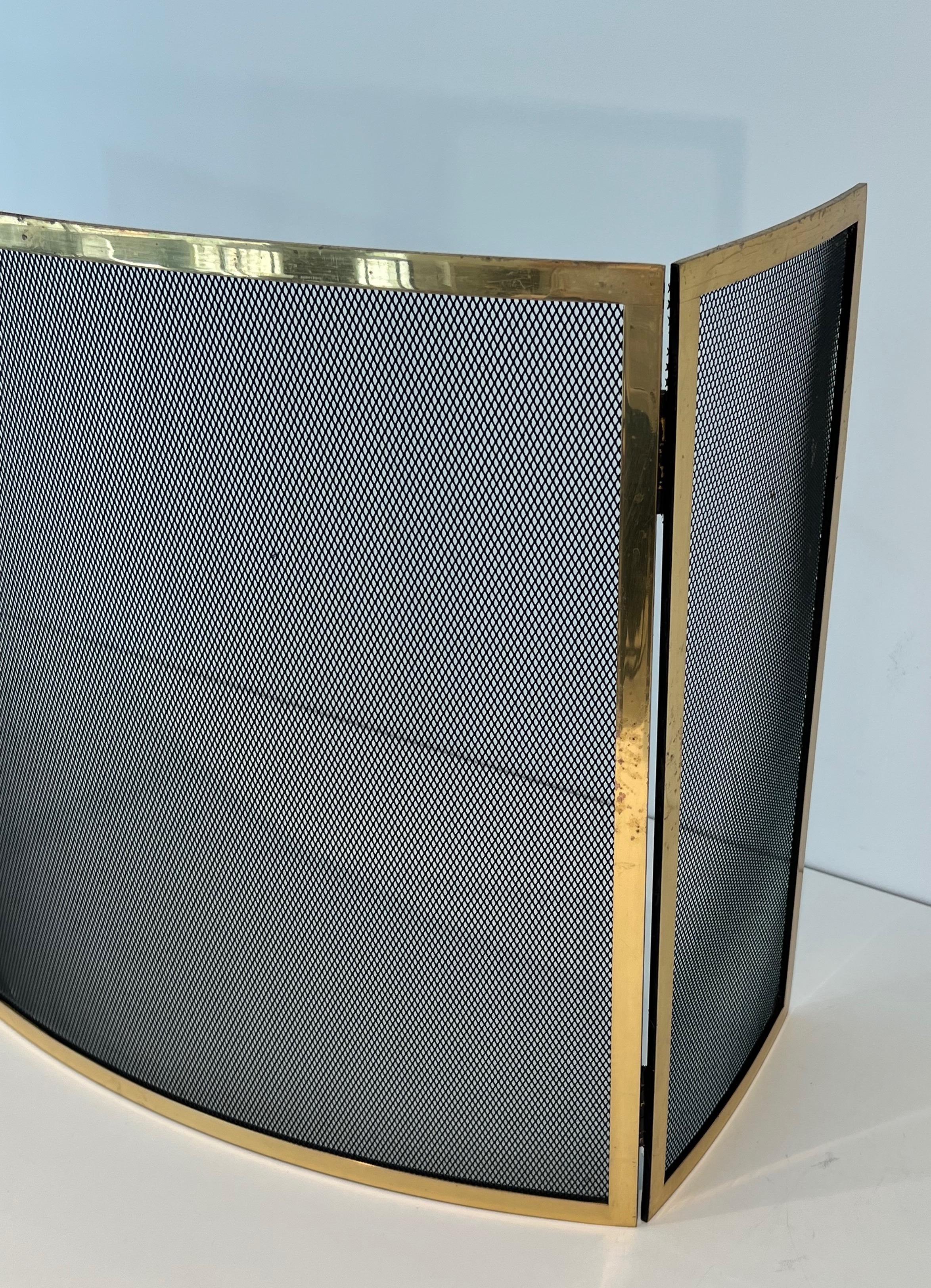 Design Curved Brass Fireplace Screen. French Work. Circa 1970 For Sale 2