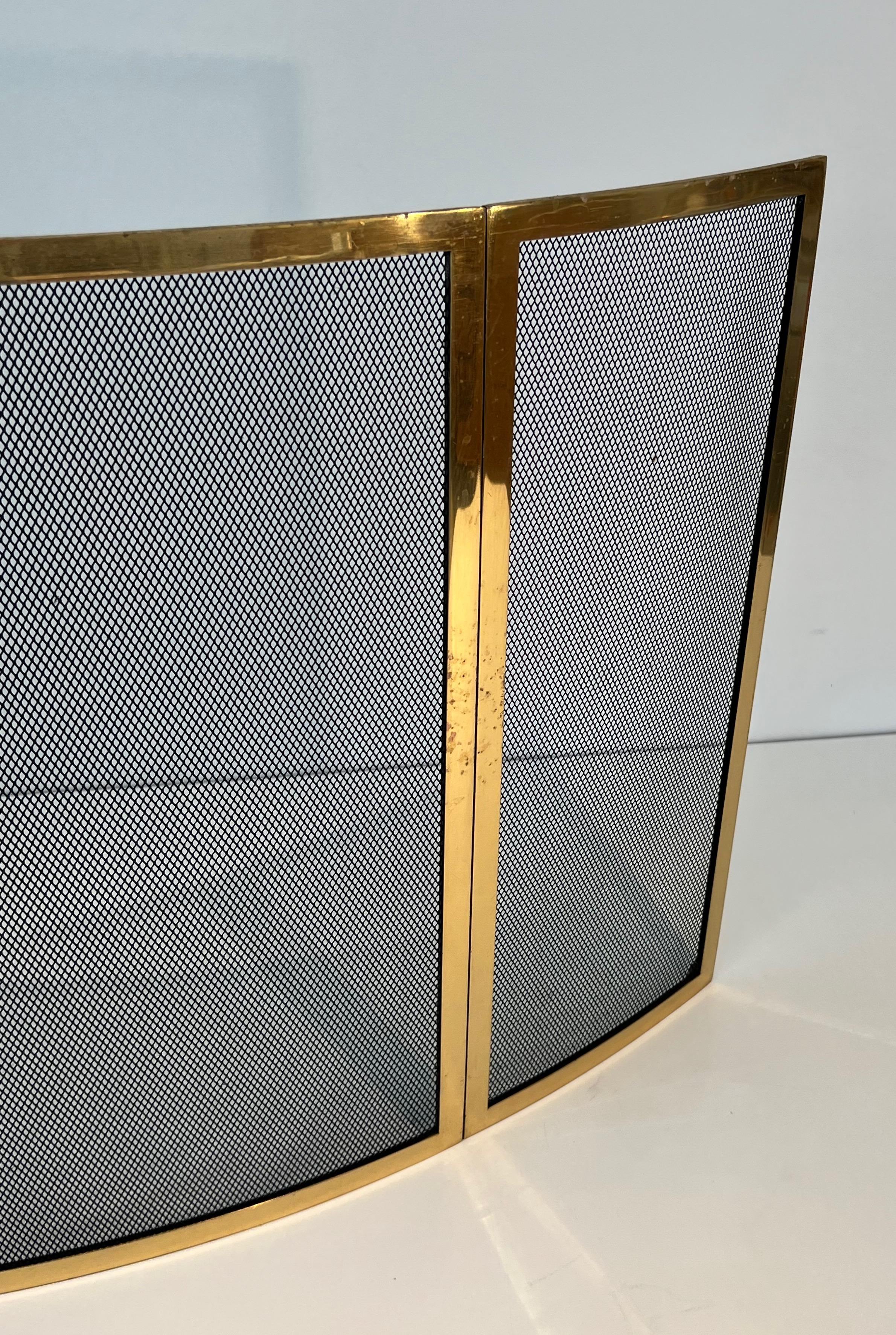 Design Curved Brass Fireplace Screen. French Work. Circa 1970 For Sale 3
