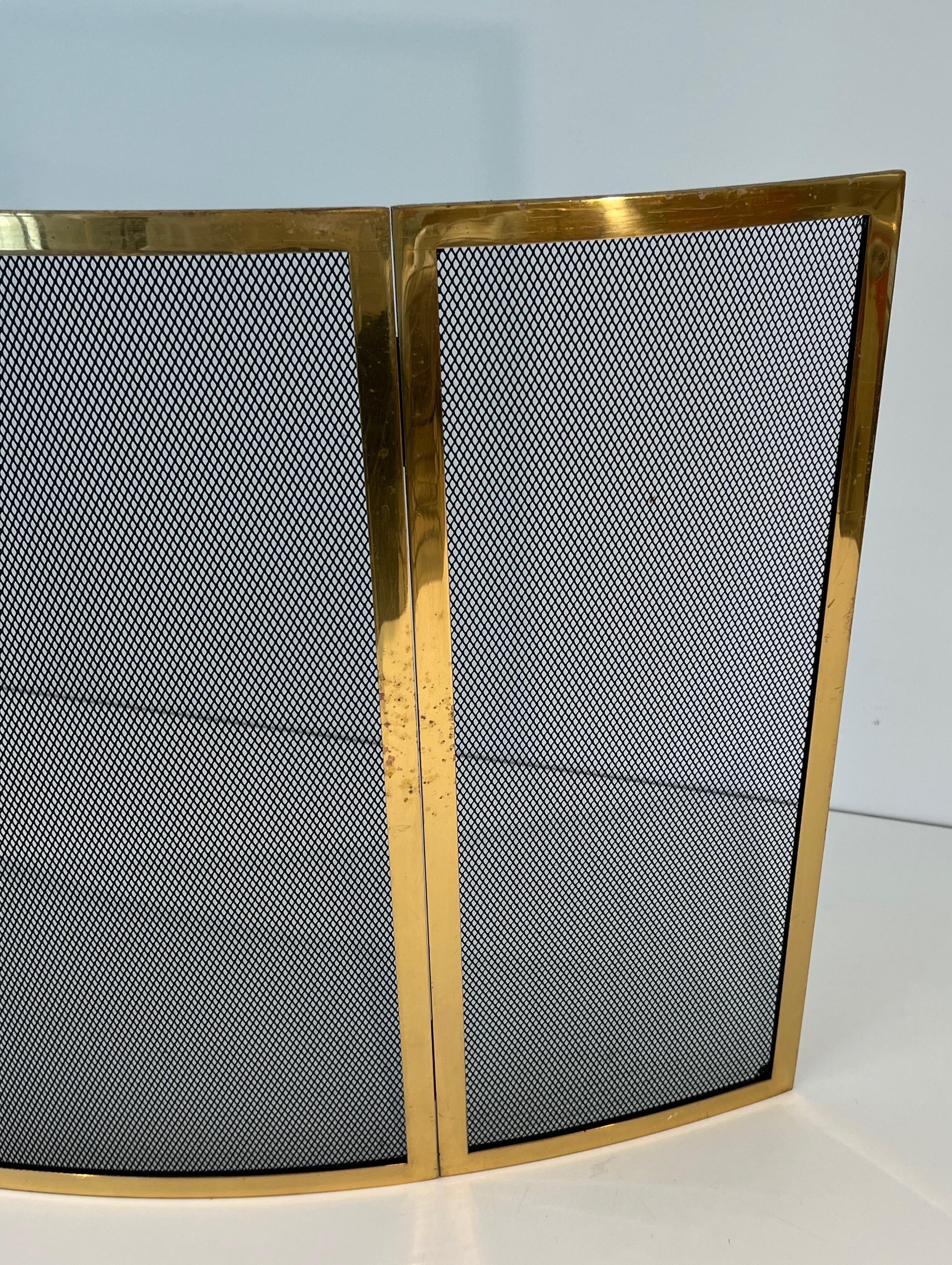 Design Curved Brass Fireplace Screen. French Work. Circa 1970 For Sale 4
