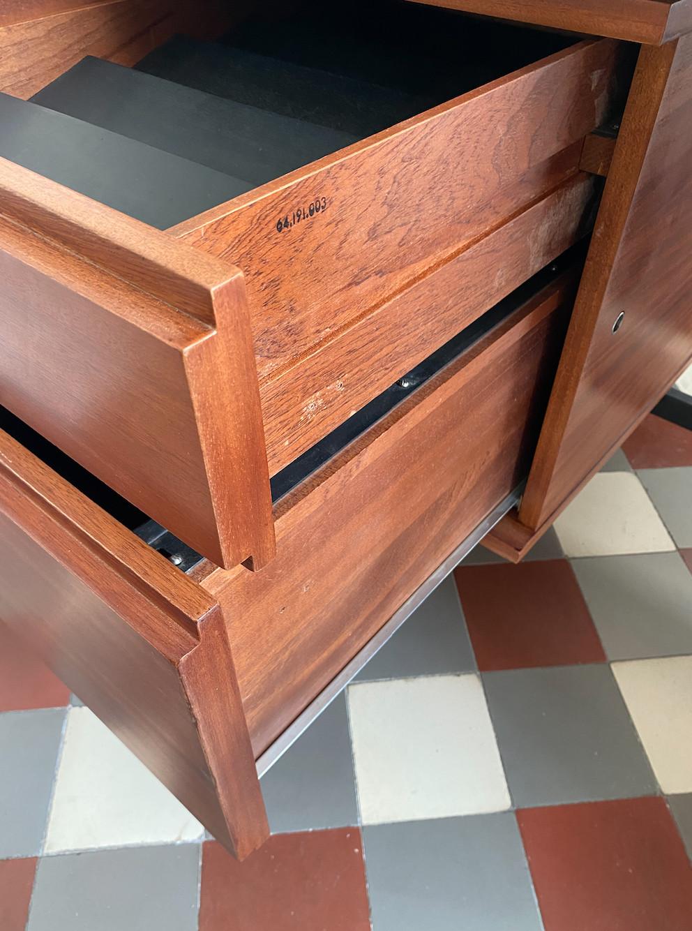 Schreibtisch von Pierre Guariche, herausgegeben von Maison Minvielle, um 60 im Angebot 8