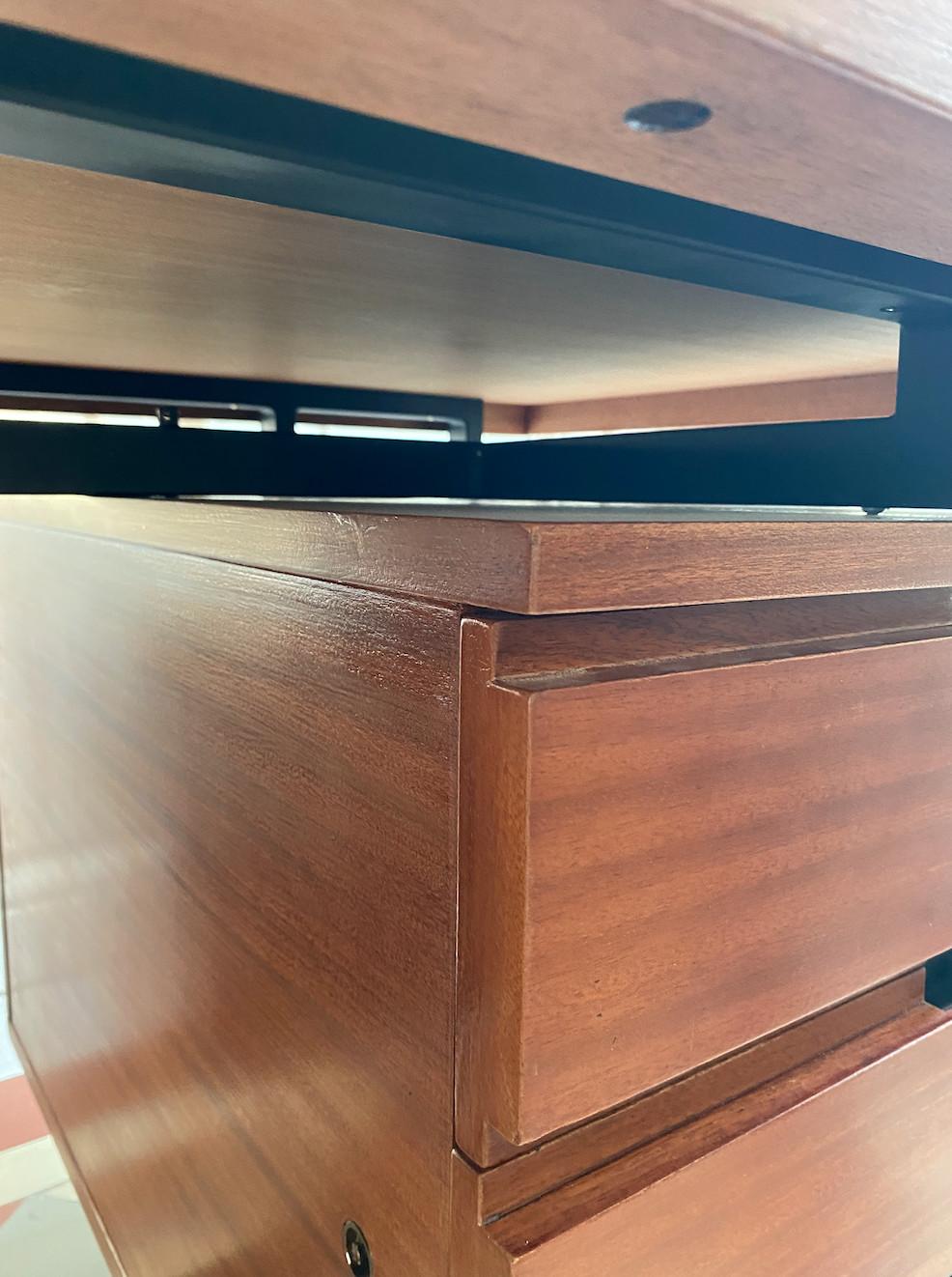 Schreibtisch von Pierre Guariche, herausgegeben von Maison Minvielle, um 60 im Angebot 10
