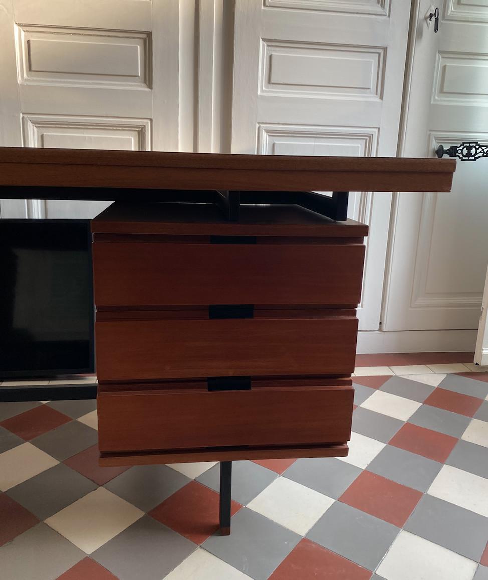 Schreibtisch von Pierre Guariche, herausgegeben von Maison Minvielle, um 60 (Französisch) im Angebot