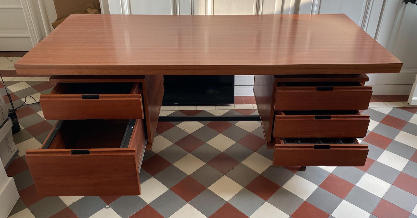 Schreibtisch von Pierre Guariche, herausgegeben von Maison Minvielle, um 60 (Metall) im Angebot