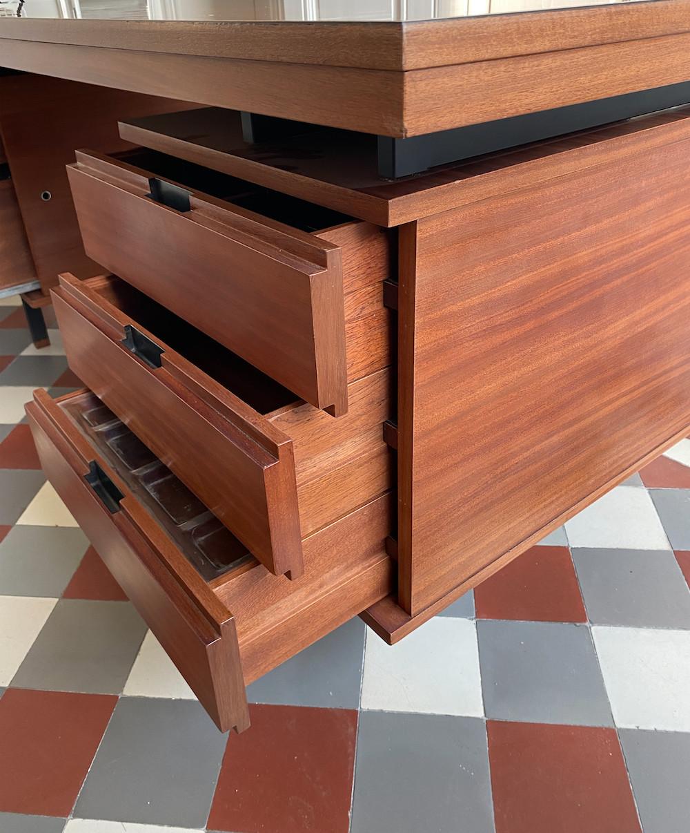 Schreibtisch von Pierre Guariche, herausgegeben von Maison Minvielle, um 60 im Angebot 1