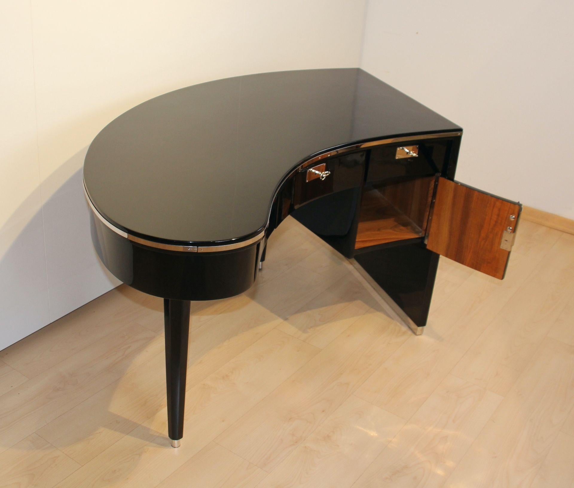 Design-Schreibtisch, geschwungene Platte, Klavierlack, Chrom, Frankreich, 1950er Jahre im Angebot 4