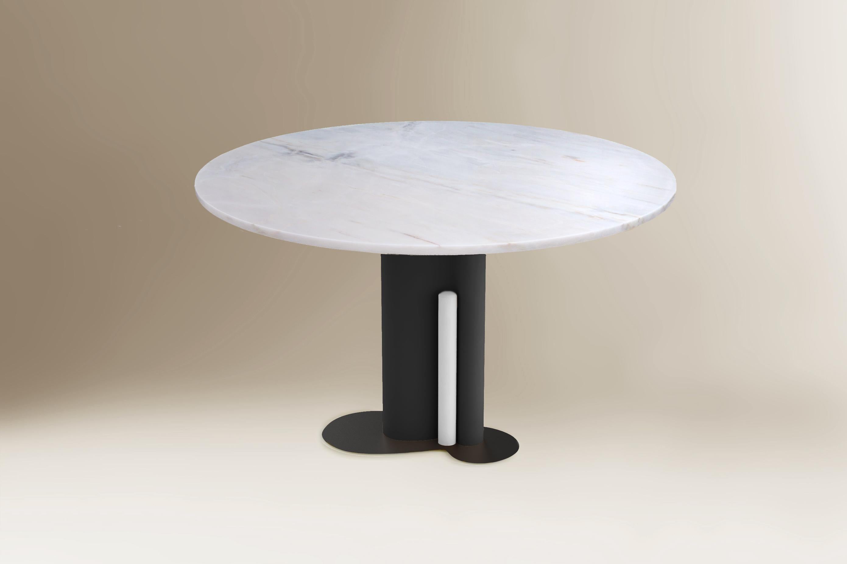 The new table Jack is a creation of the Spanish designer Sergio Prieto. Recognized for the use of geometric and organic shapes at the same time, as we can see in this piece. The play of materials, the mixture of marble and metal and its forms, make