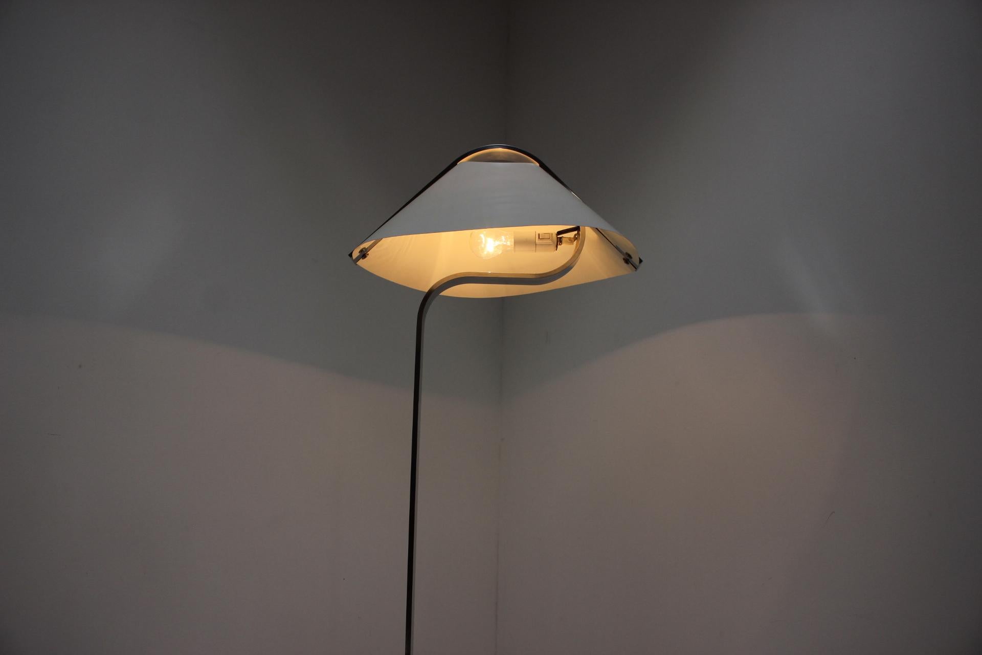 Design Floor Lamp Italy, 1970s For Sale 3