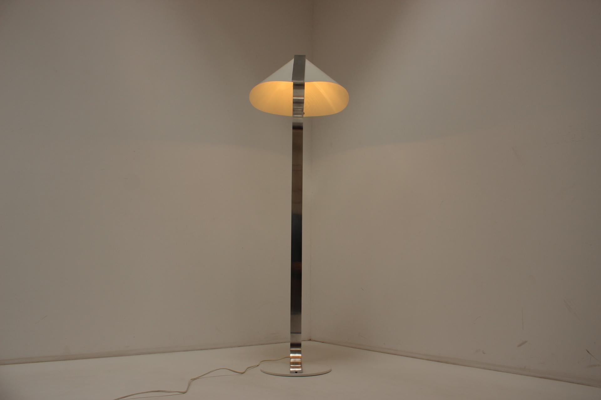 Design Floor Lamp Italy, 1970s For Sale 4