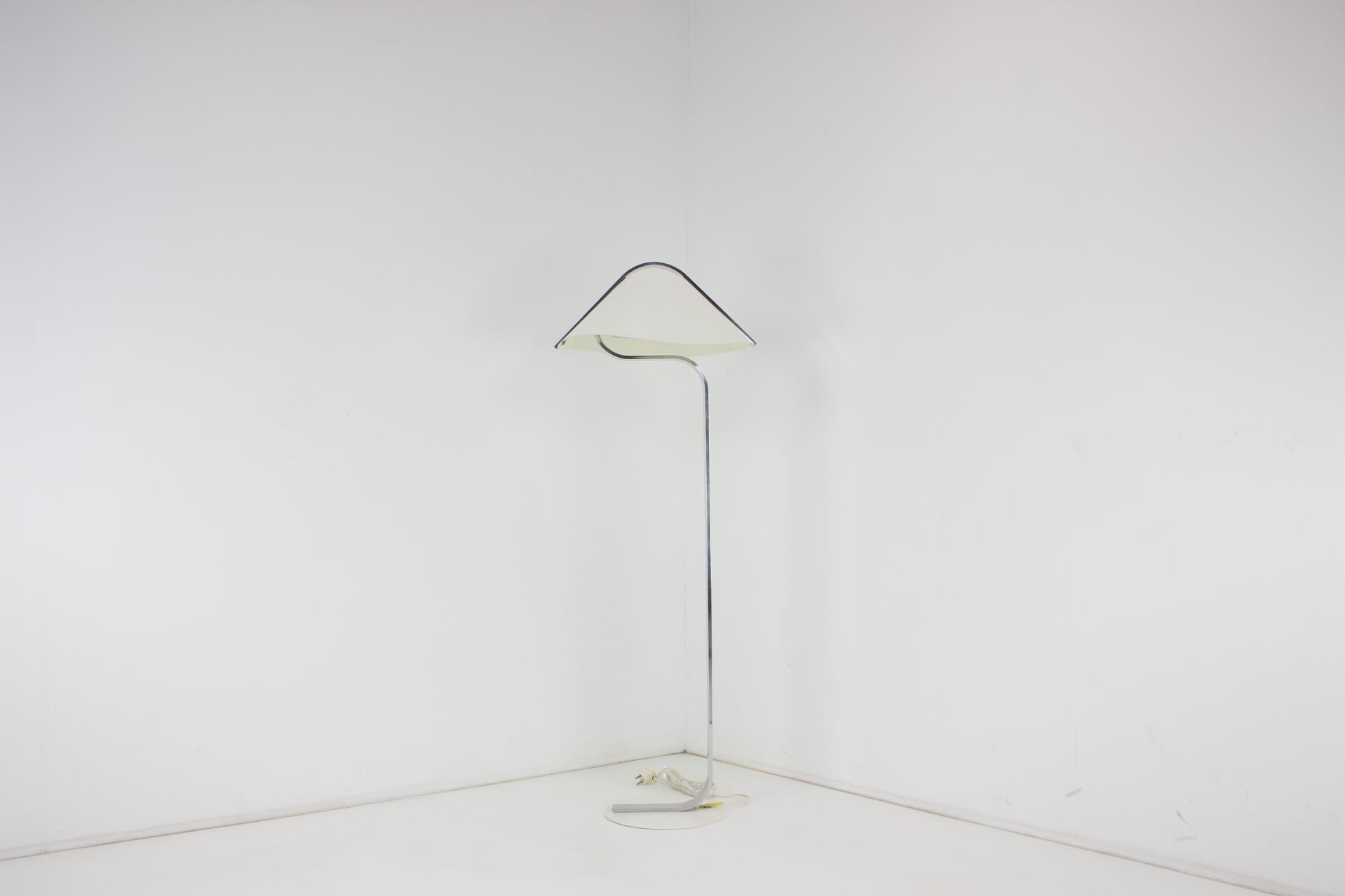 Mid-Century Modern Design Floor Lamp Italy, 1970s For Sale