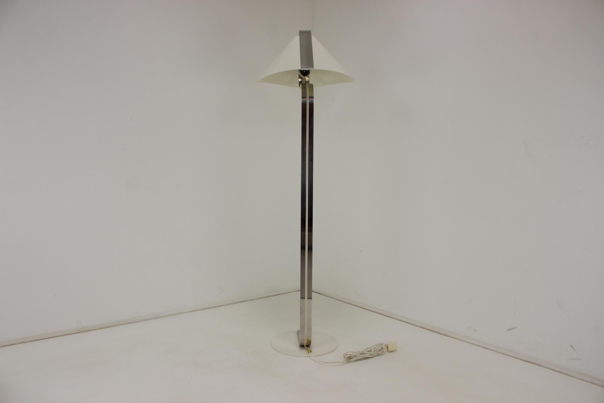 Italian Design Floor Lamp Italy, 1970s For Sale