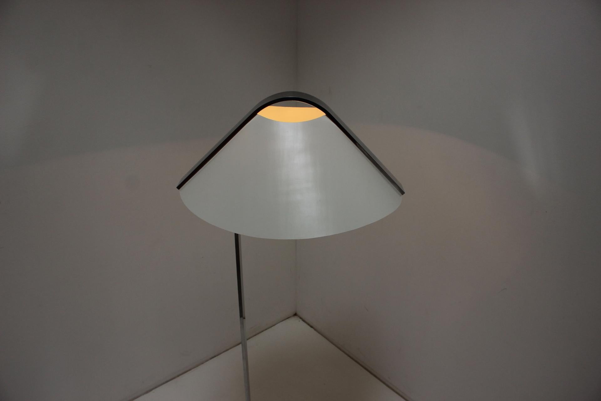 Design Floor Lamp Italy, 1970s For Sale 2