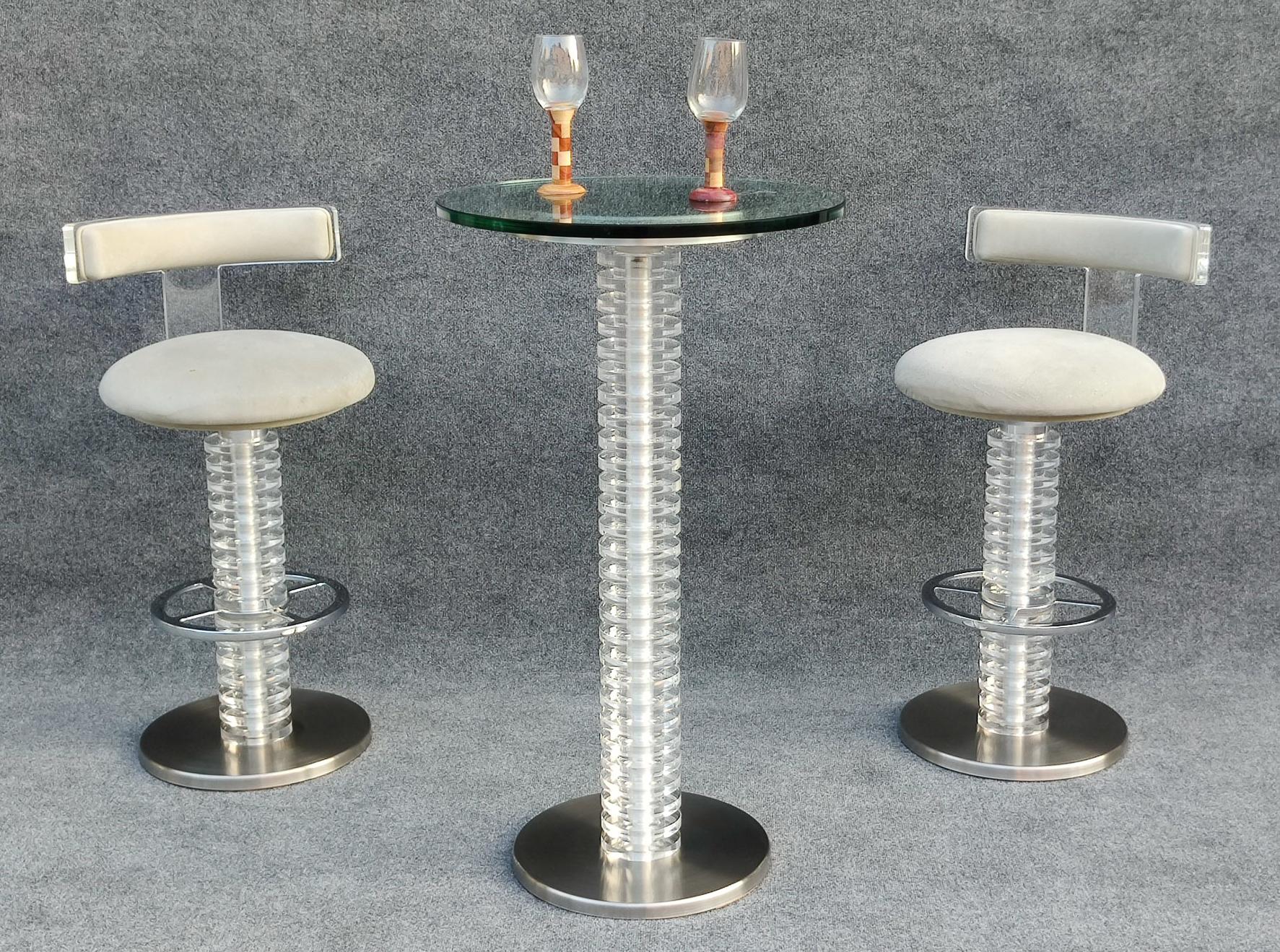 This rare and fantastic bar suite was in the 1980s by Design for Leisure. The now defunct company was a high quality seating resource for the interior design trade, in the day. These stools would often be found on luxury yachts, homes, etc. in the