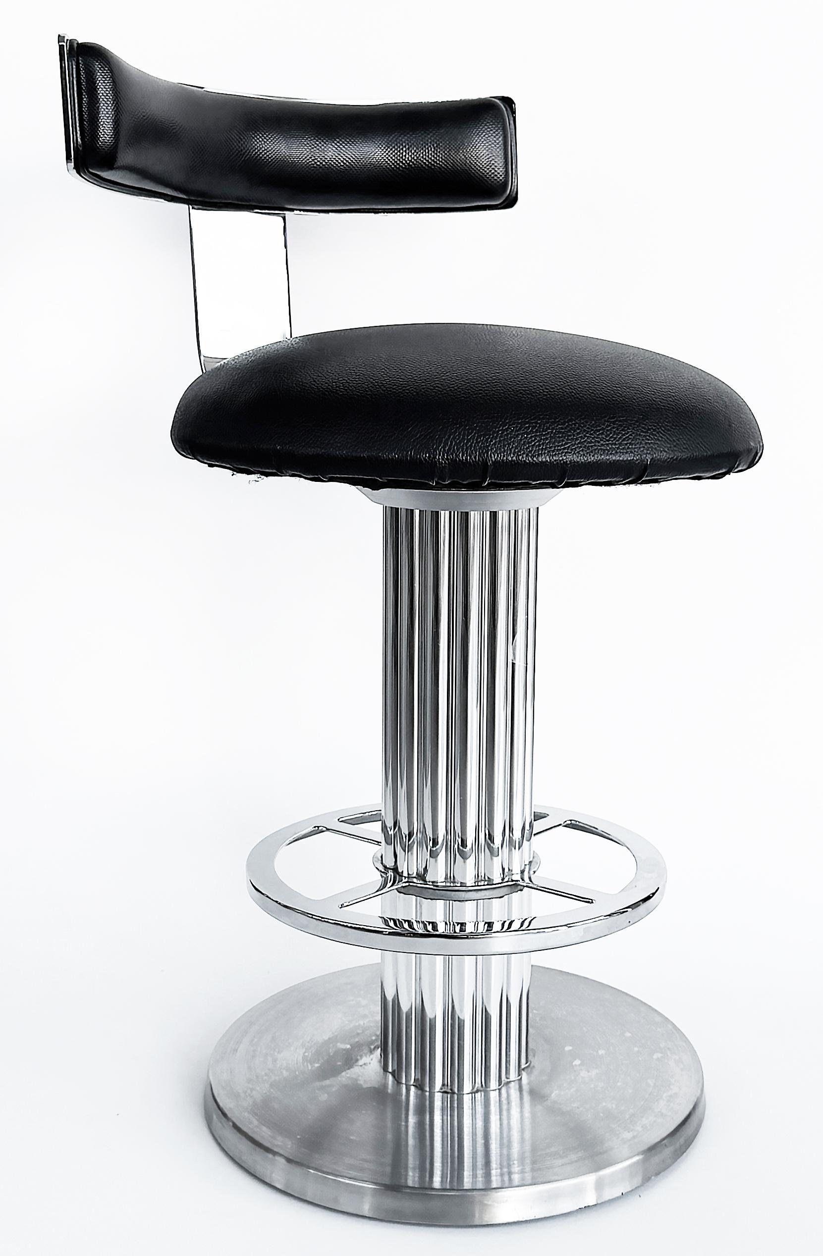 Design for Leisure Ltd. Drehbare Thekenhocker, Chrom und Leder, Paar im Angebot 1