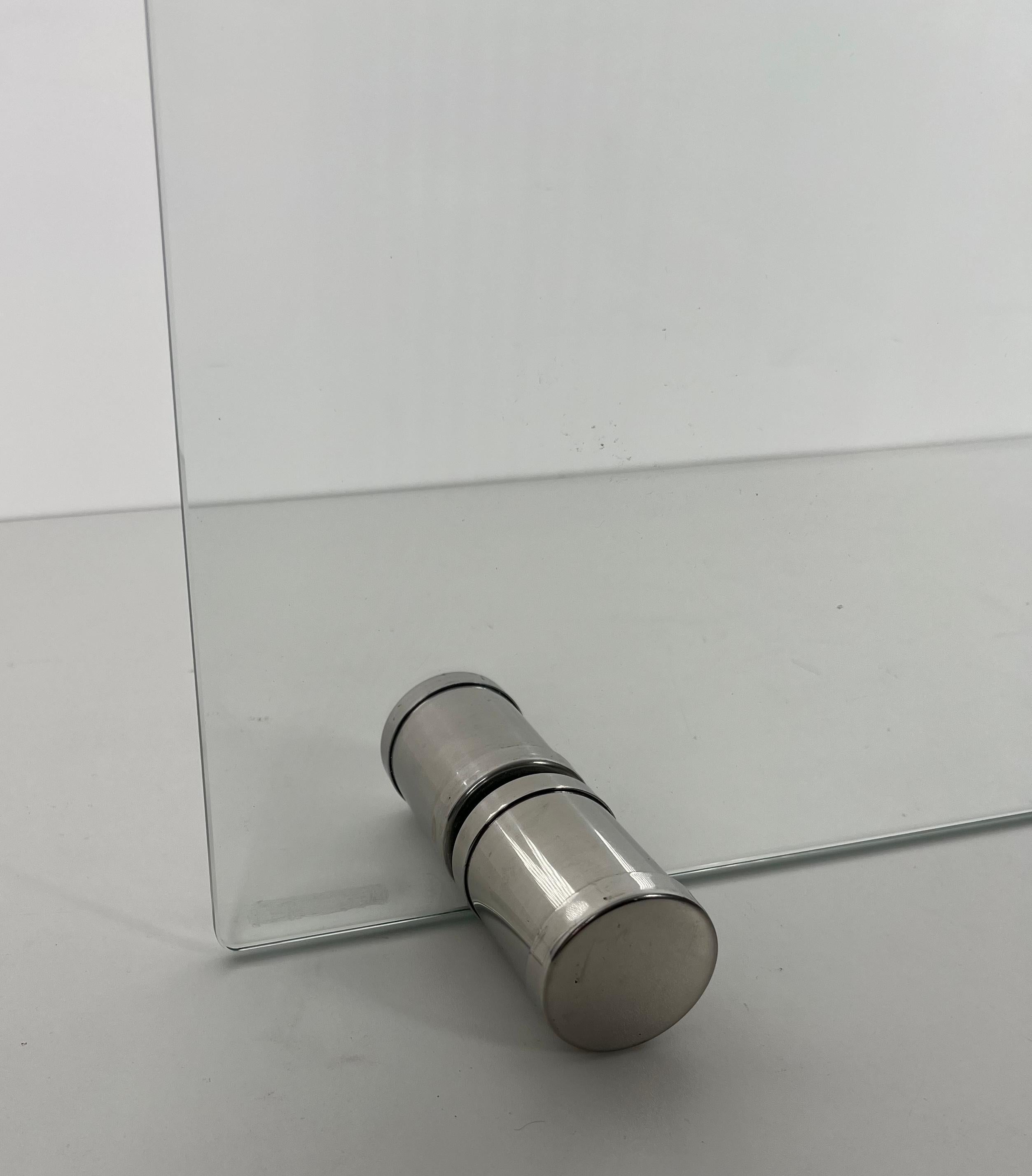 Design-Kaminschirm aus Glas und Chrom mit Messingfüßen. (Französisch) im Angebot