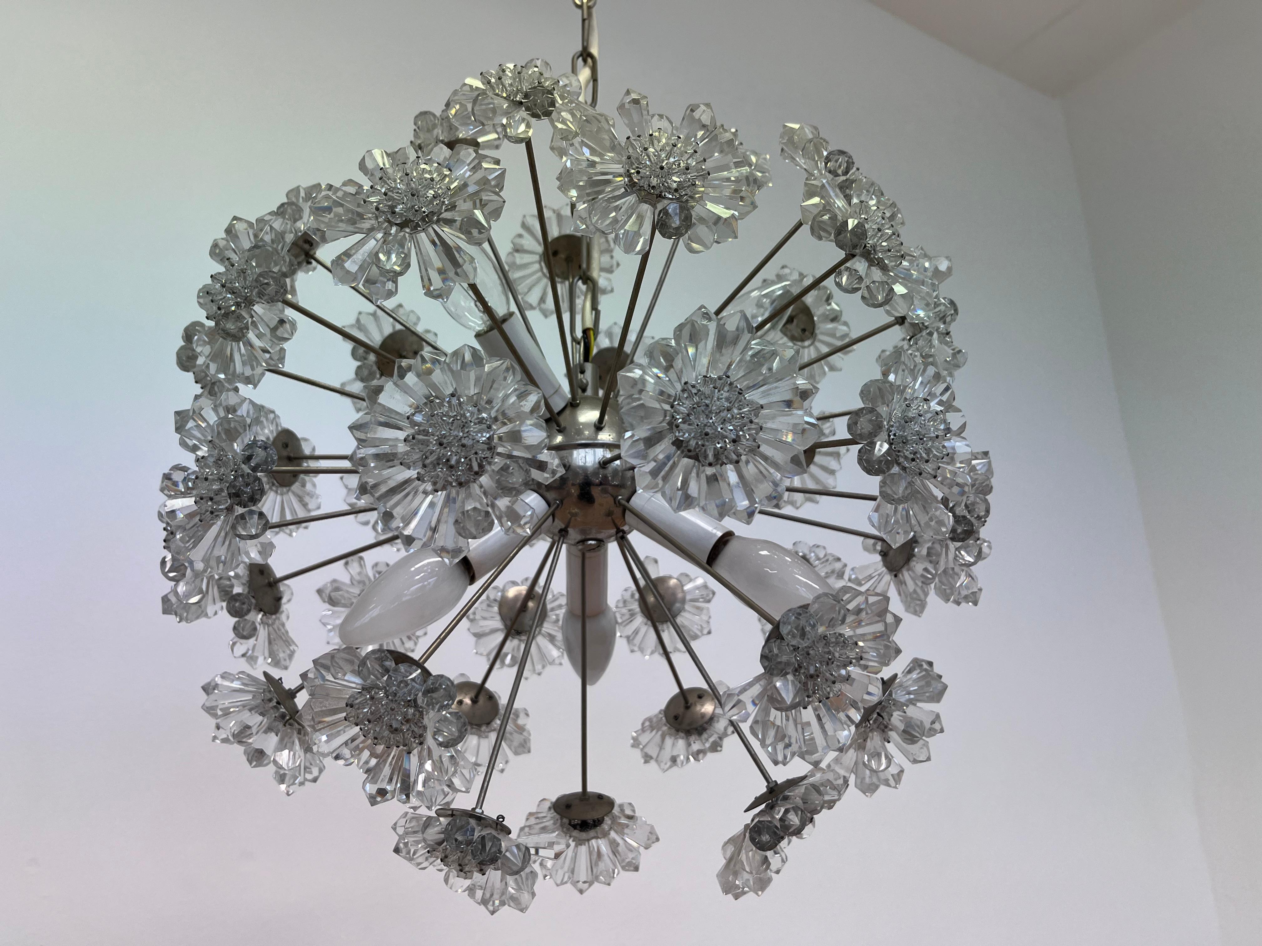 Araña de cristal de diseño estilo Emil Stejnar Sputnik / Dandelion, años 70 Vidrio cortado en venta