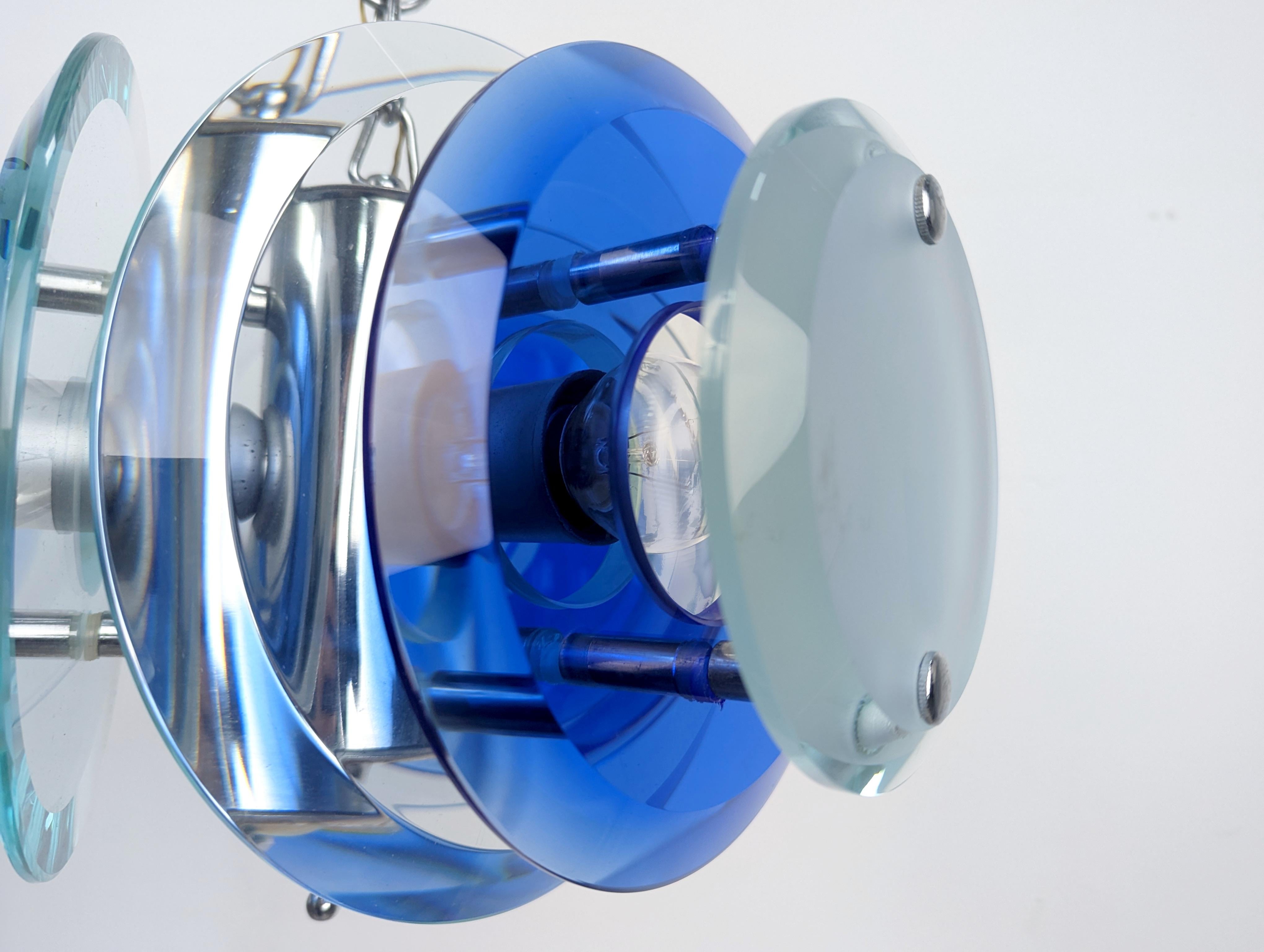 Precious lamp with thick blue and light crystals produced by the important Italian firm Veca and which, according to the designs that Max Ingrand introduced for Fontana Arte, provides us with a beautiful lamp that plays with light and blue tones to