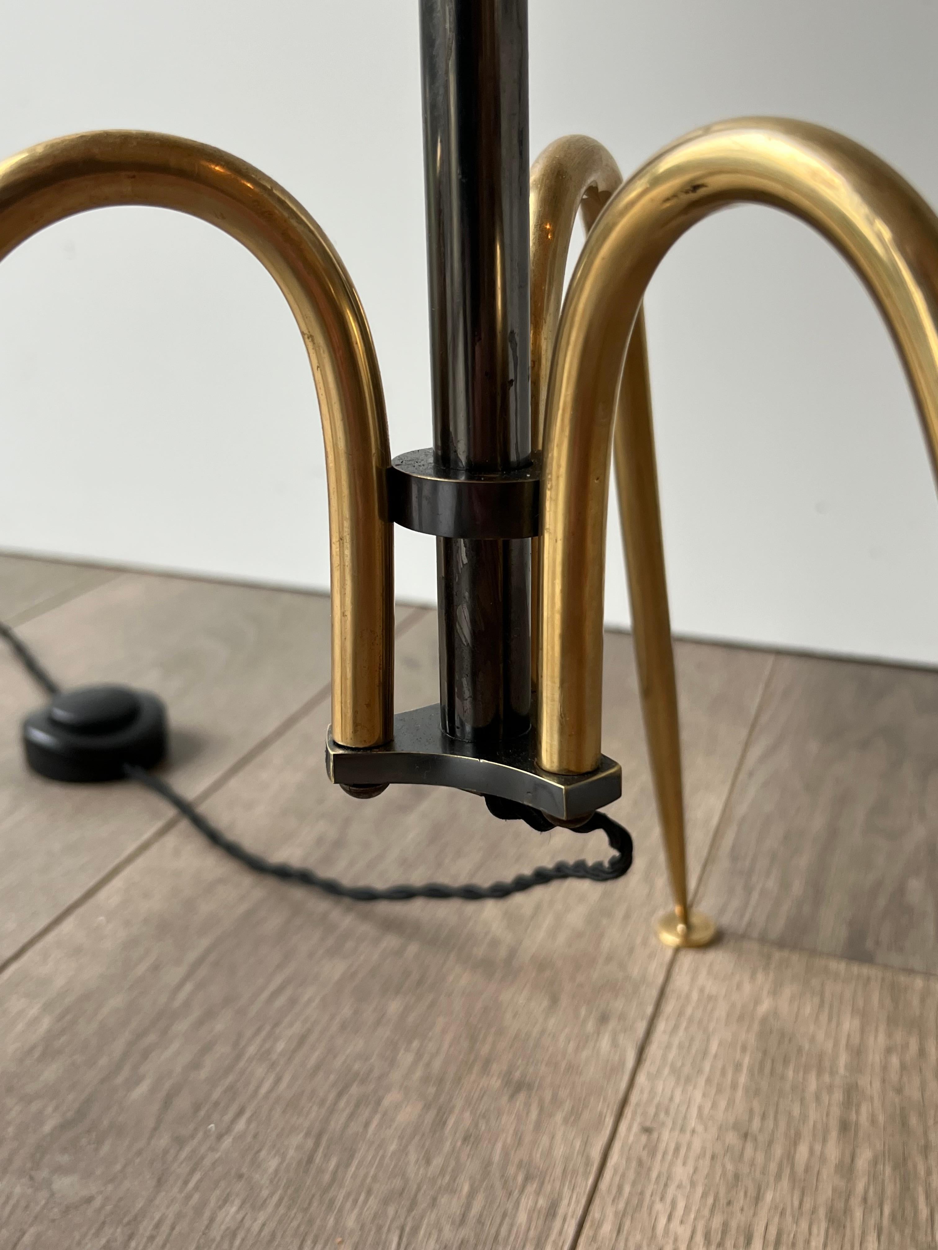 Lampada da terra in metallo e ottone di design in vendita 9