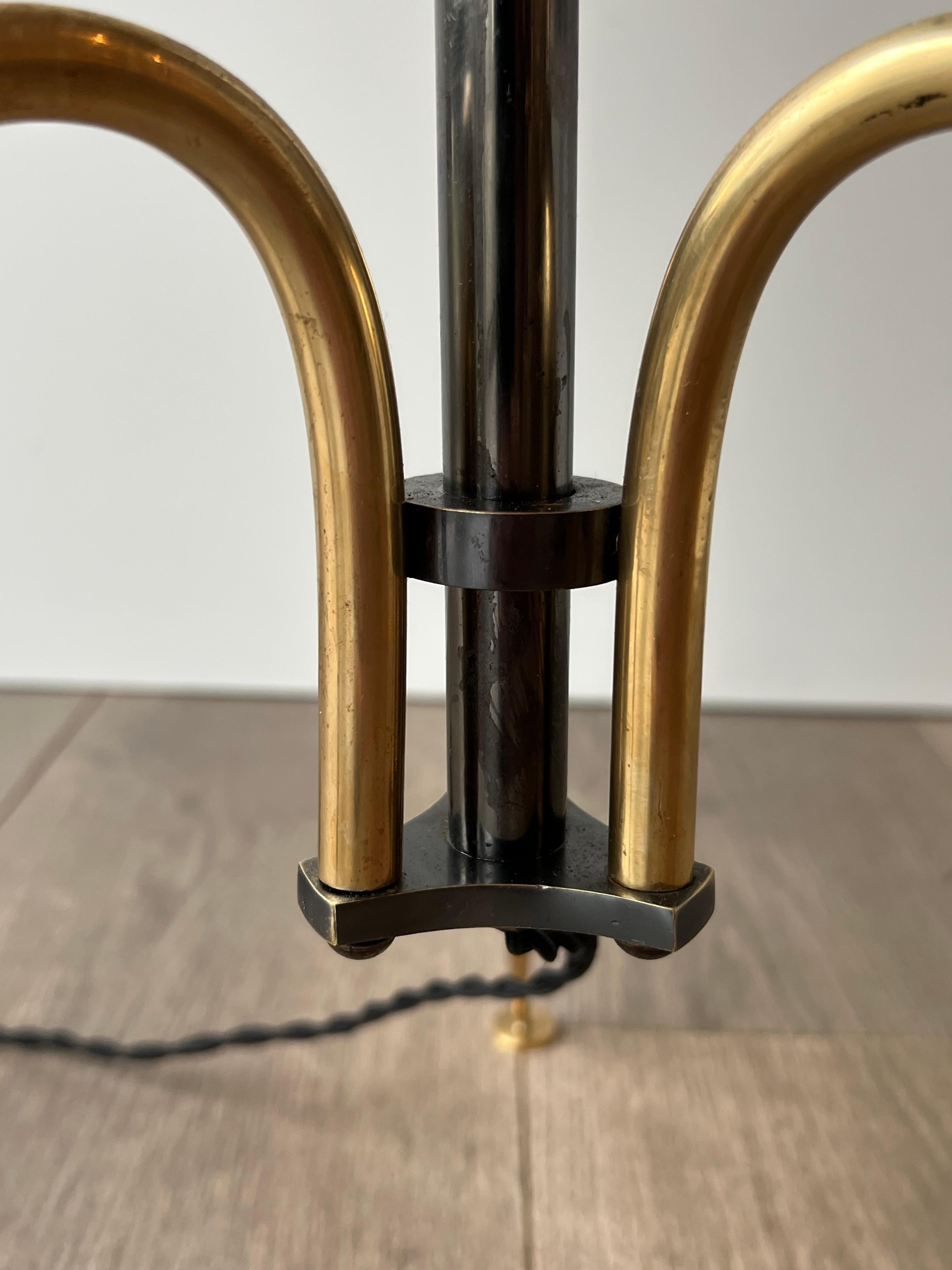 Lampada da terra in metallo e ottone di design in vendita 2
